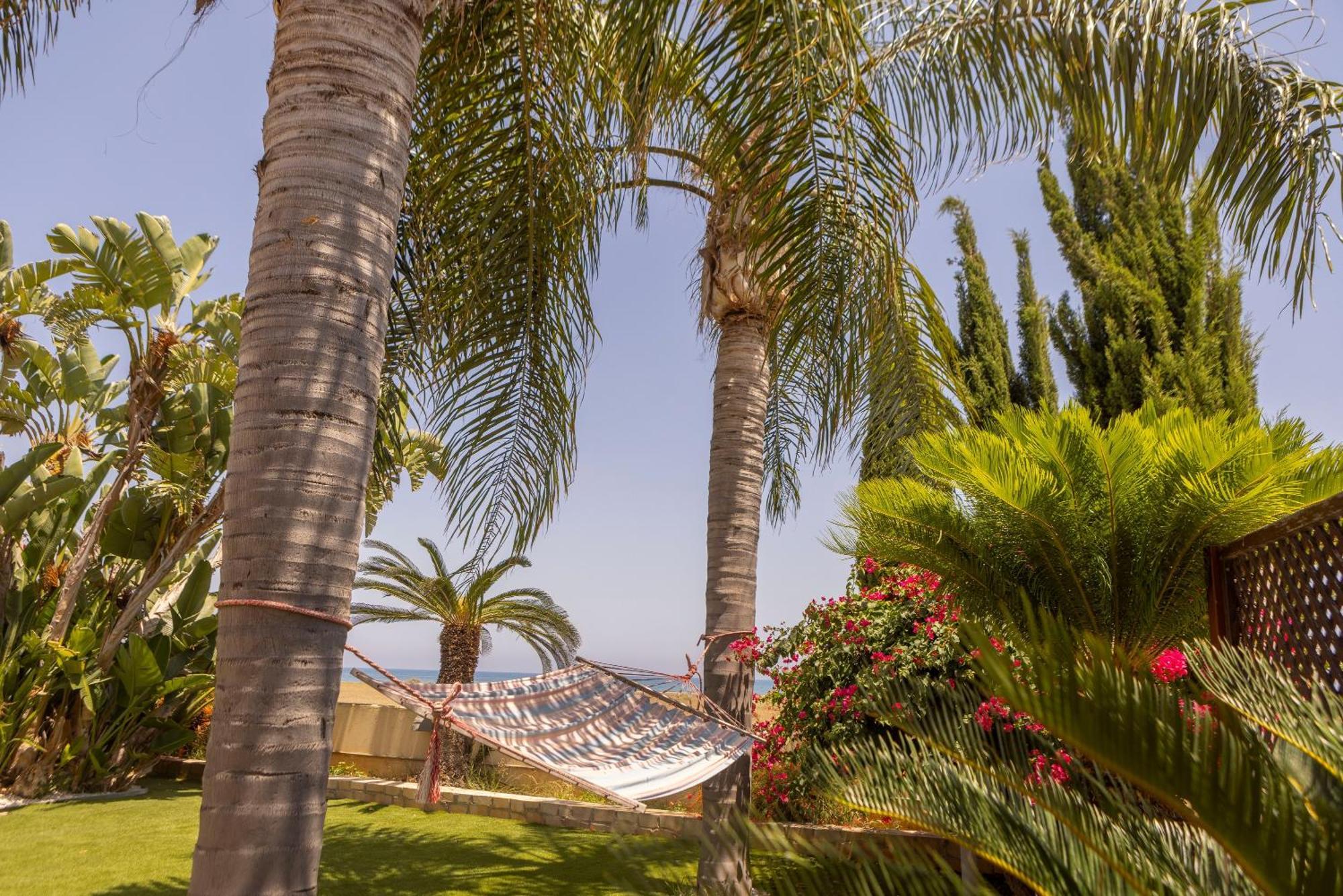 Chelidonia Larnaca Seafront Meneou