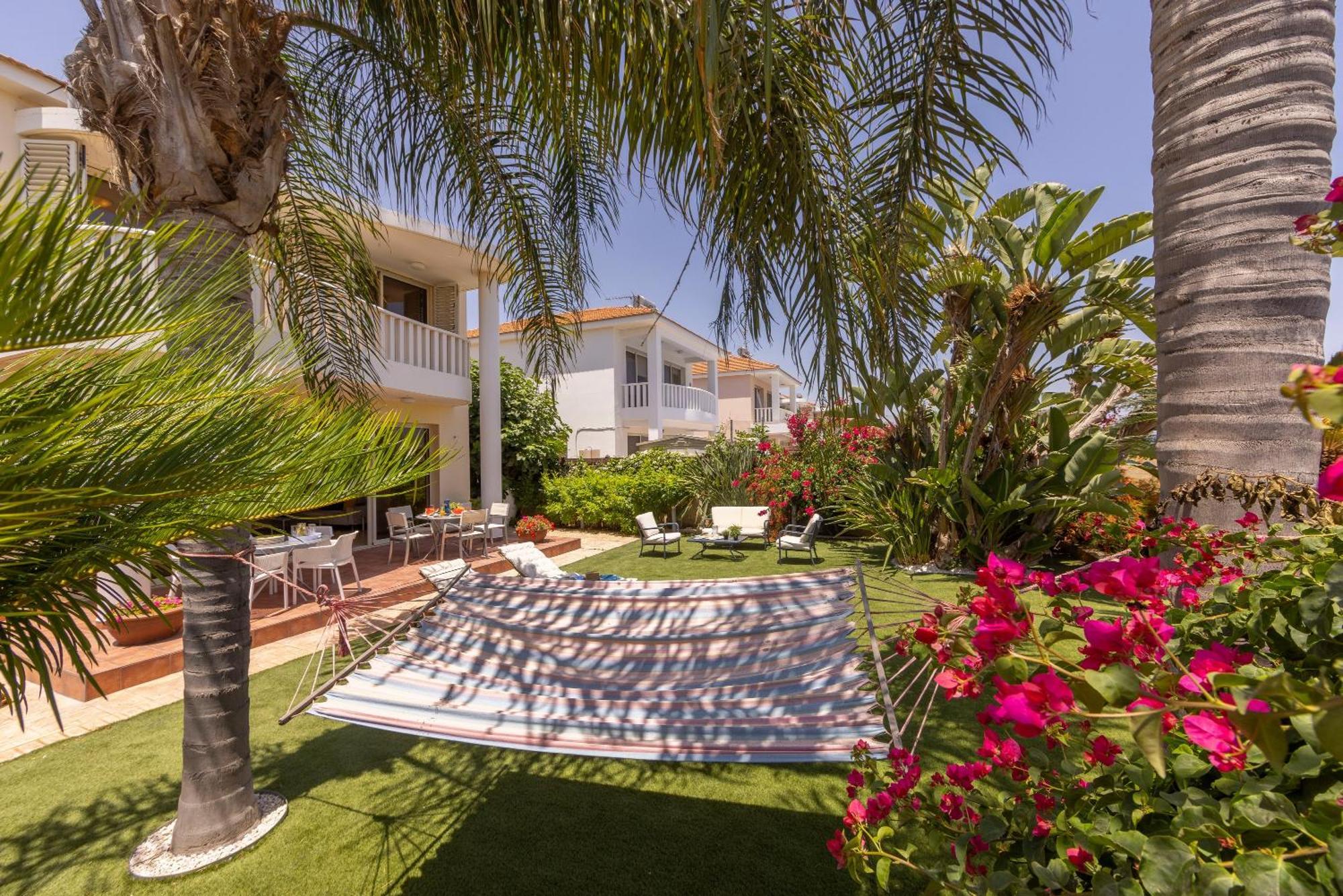 Chelidonia Larnaca Seafront Villa *