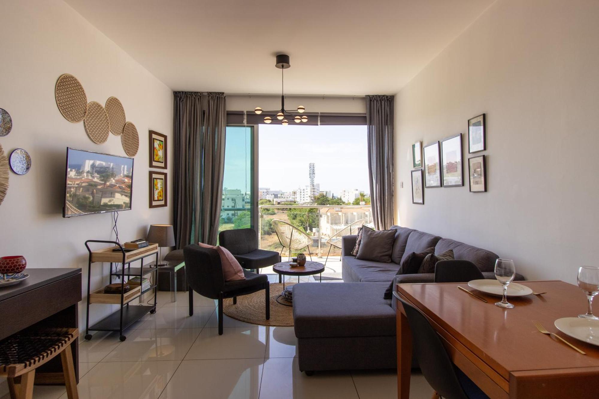 Seafront Stylish Apt, *