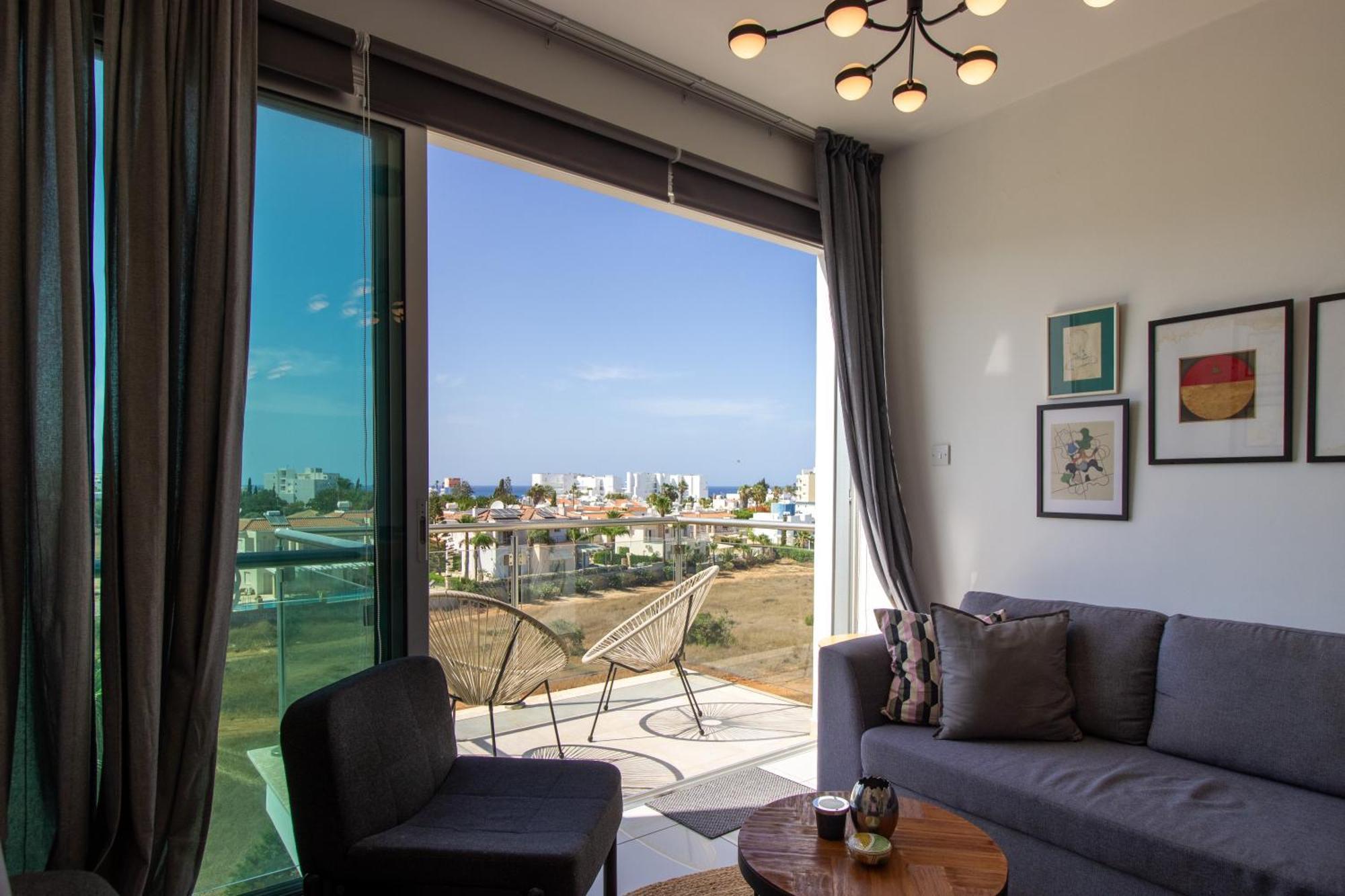 Seafront Stylish Apt, Protaras