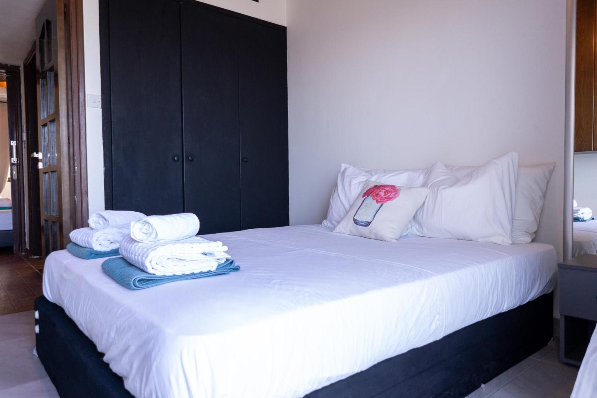 Beach House At Seafront Vakantiehuis Meneou