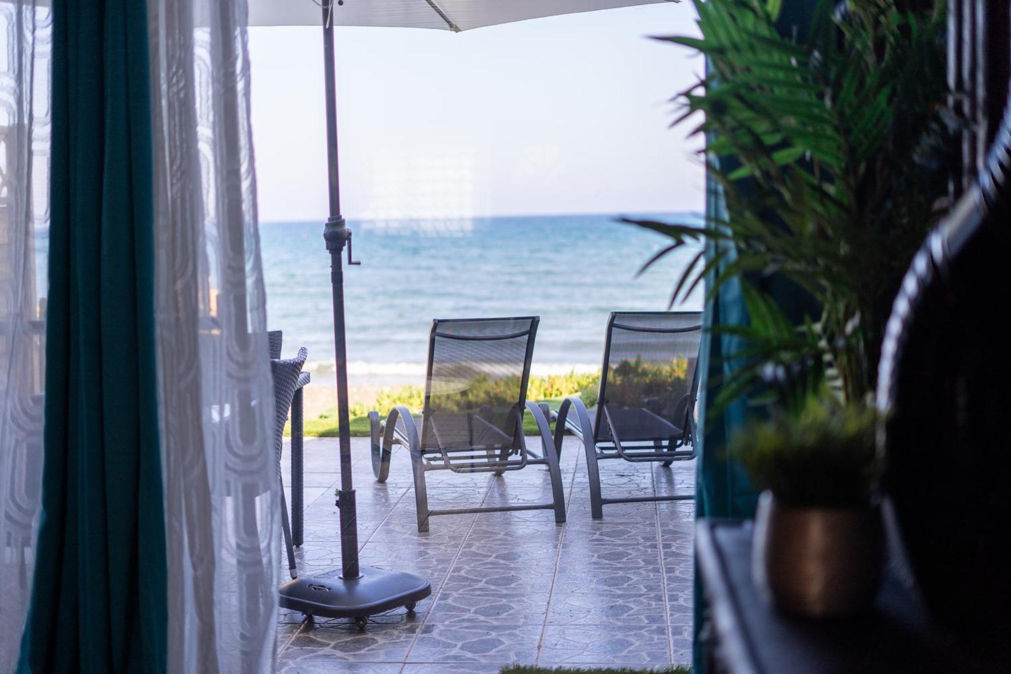 Beach House At Seafront Vakantiehuis