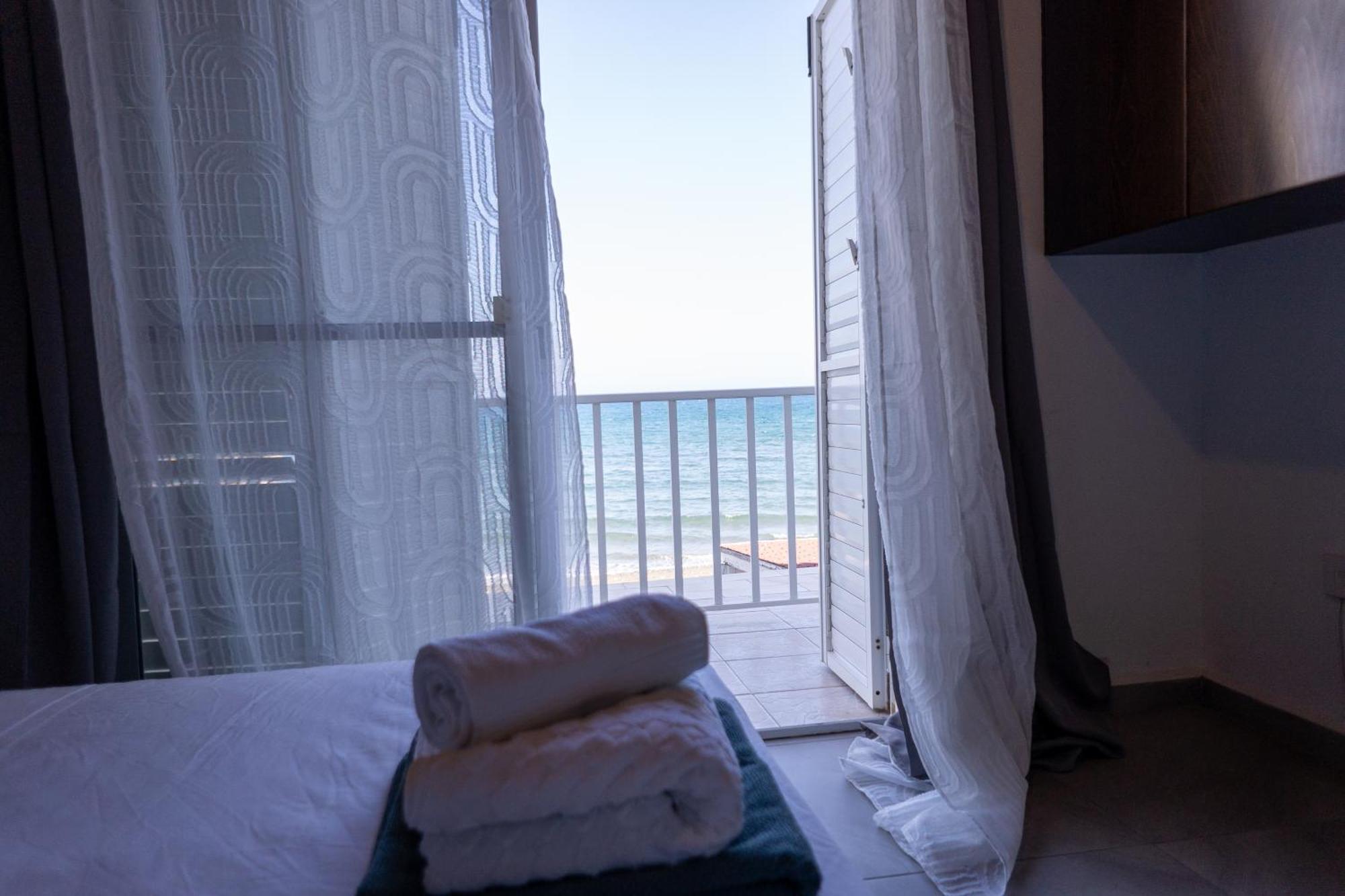 Vakantiehuis Beach House At Seafront *