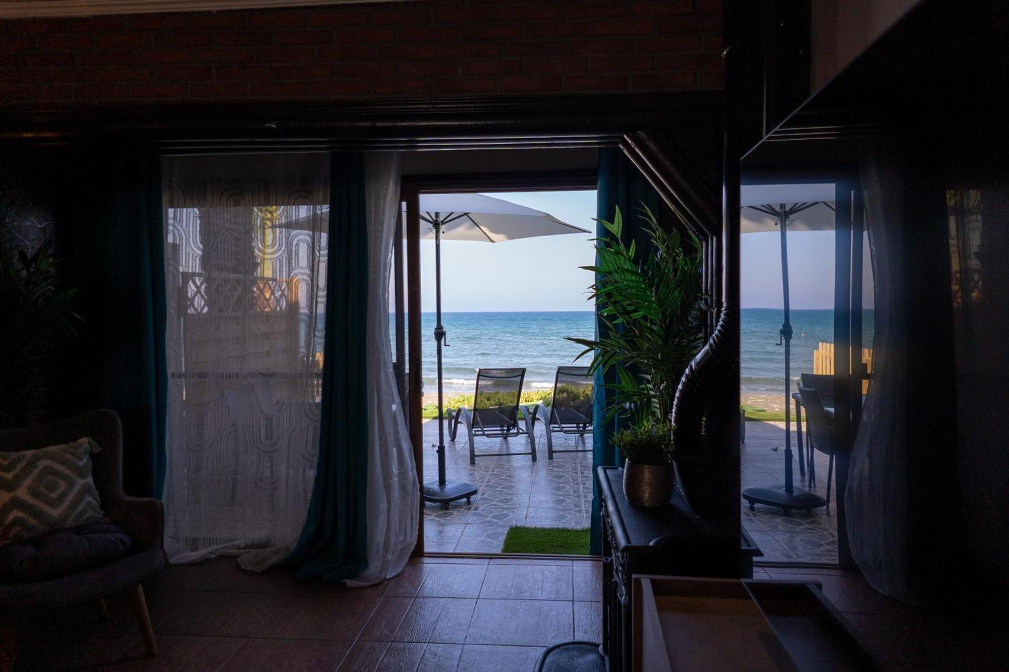 Beach House At Seafront Vakantiehuis Meneou