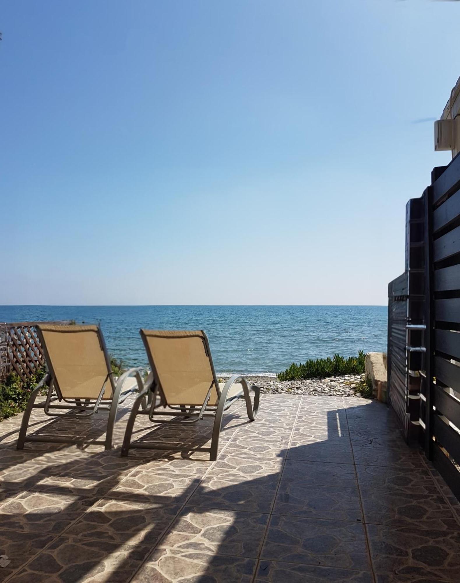 Beach House At Seafront Vakantiehuis
