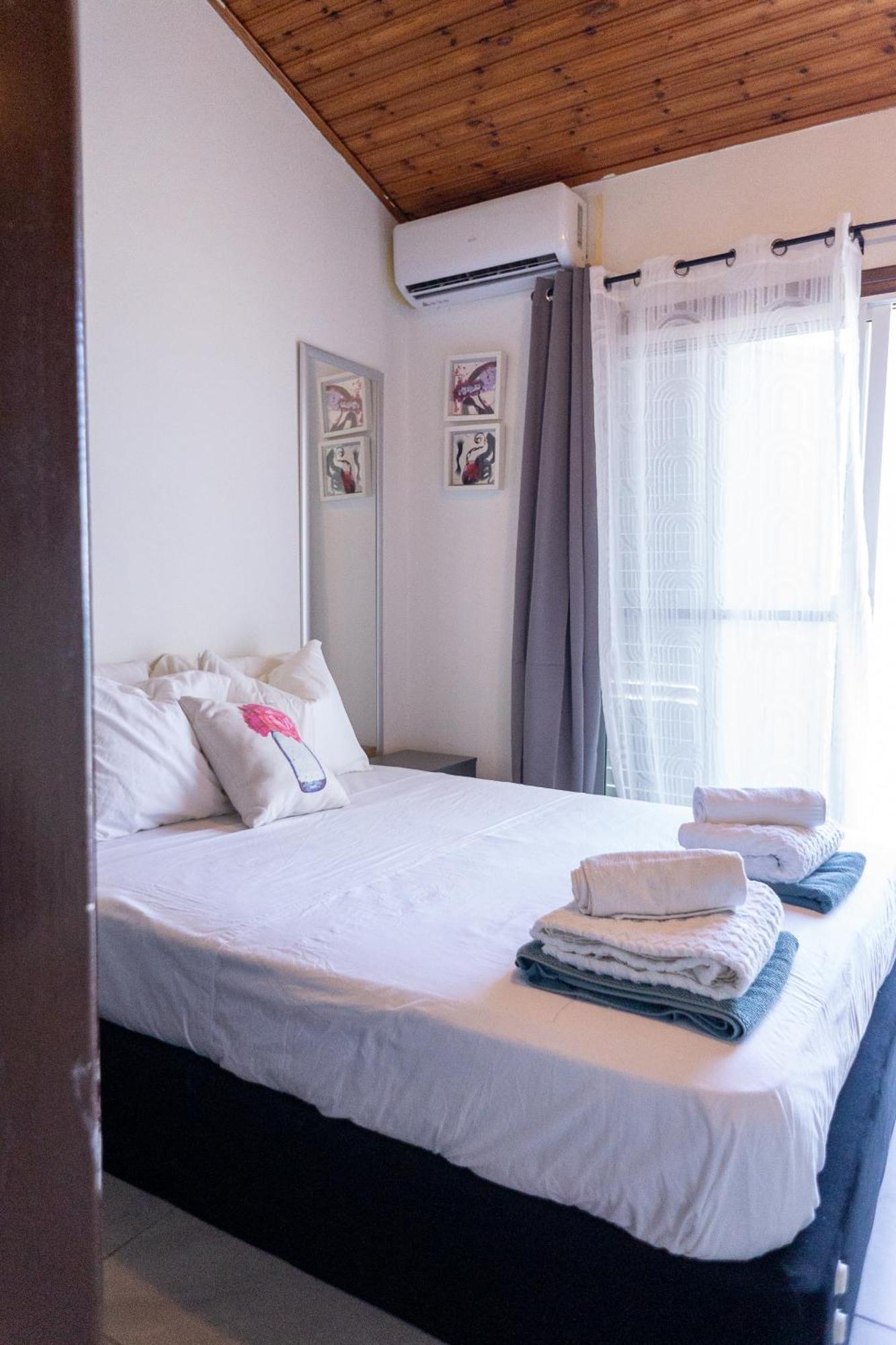 Beach House At Seafront Vakantiehuis Meneou