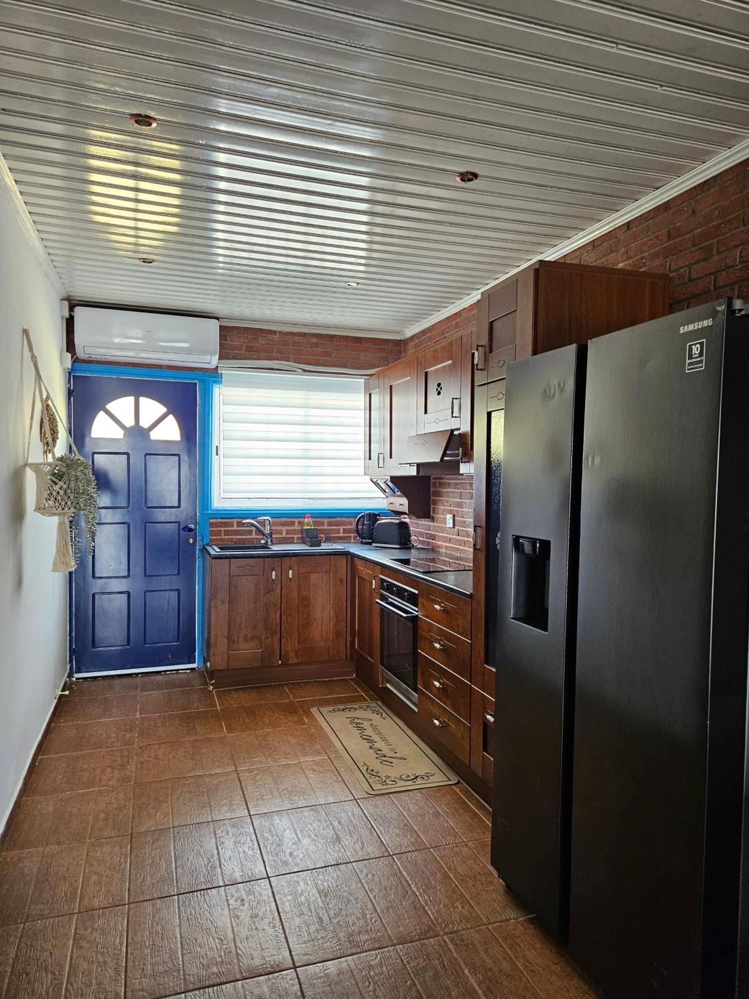 Vakantiehuis Beach House At Seafront *