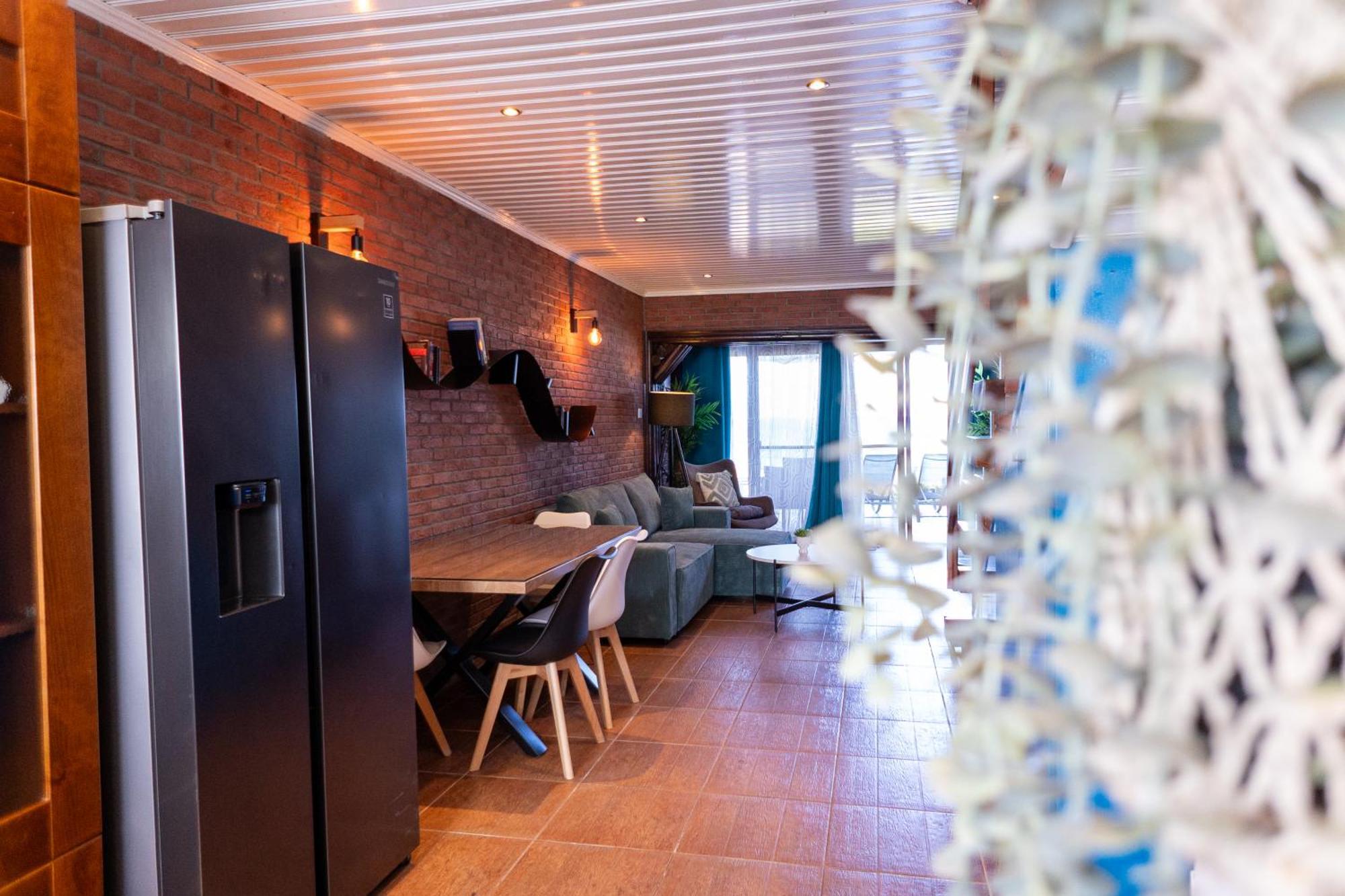 Vakantiehuis Beach House At Seafront *