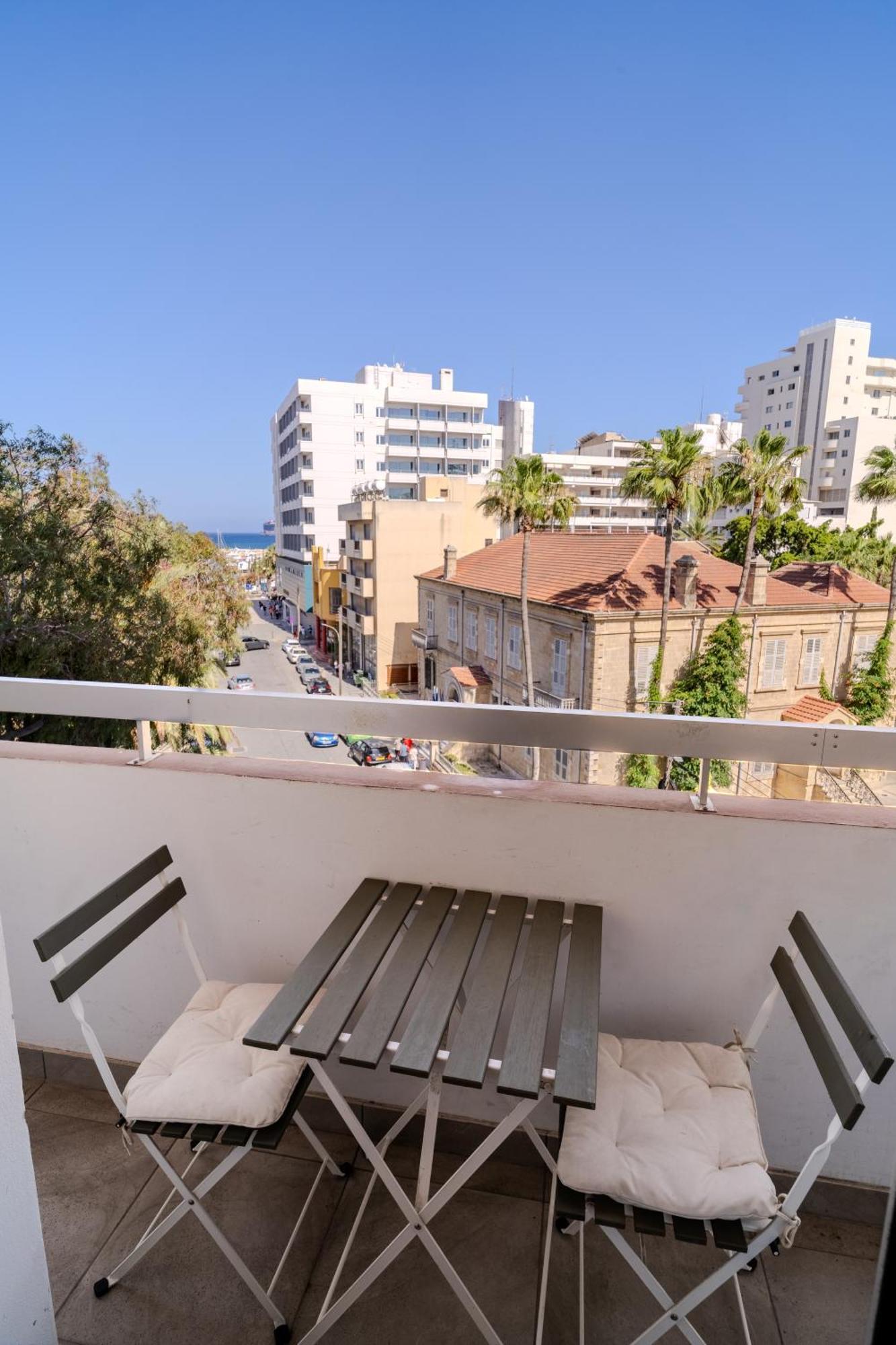 Apartment Finikoudes 3 Bedroom Seaview Flat