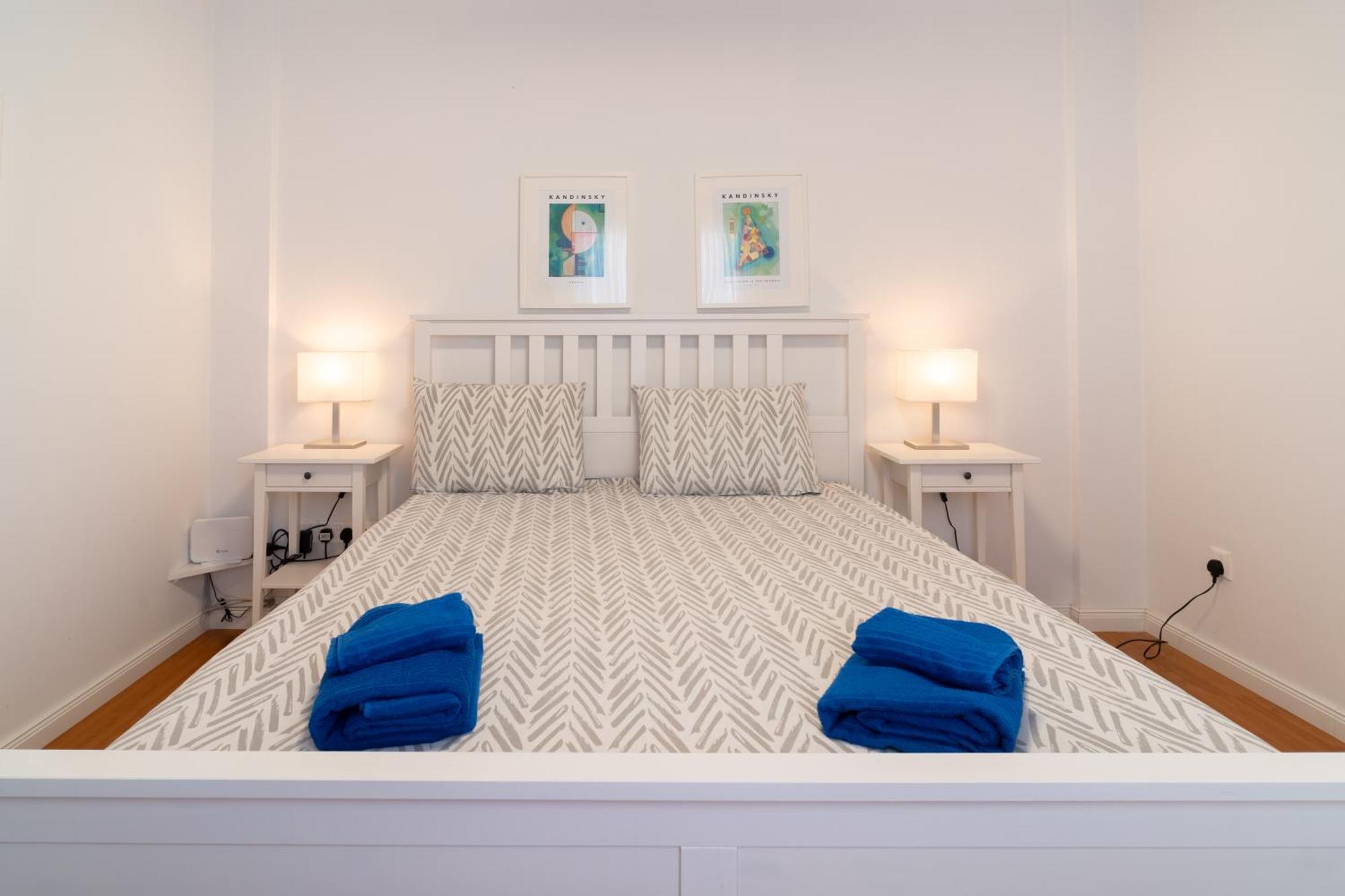 Apartment Finikoudes 3 Bedroom Seaview Flat