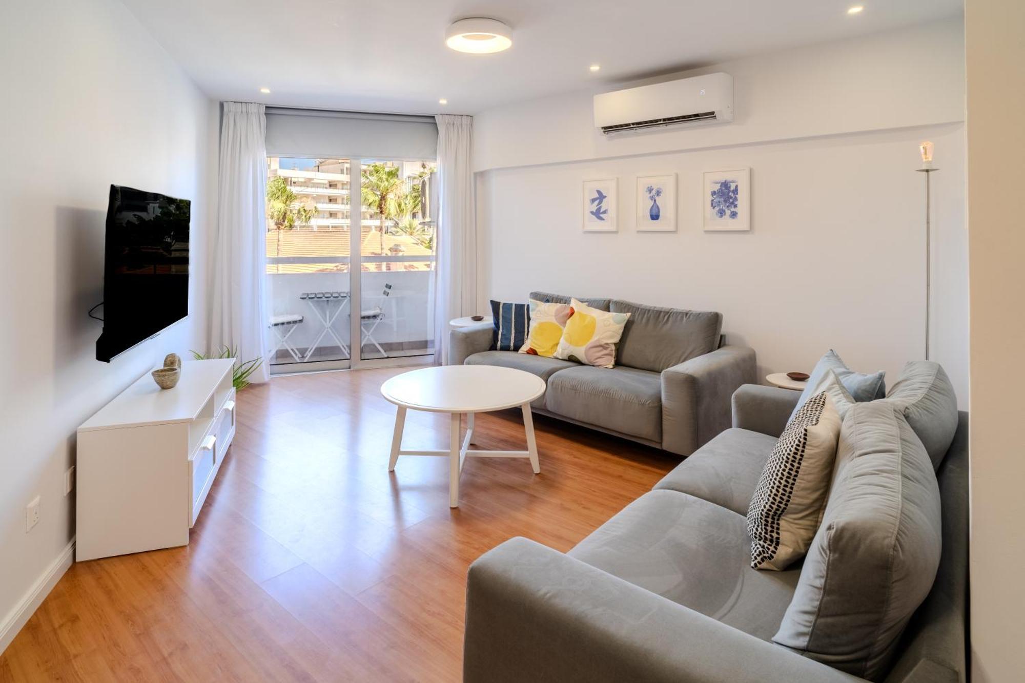 Finikoudes 3 Bedroom Seaview Flat Apartment
