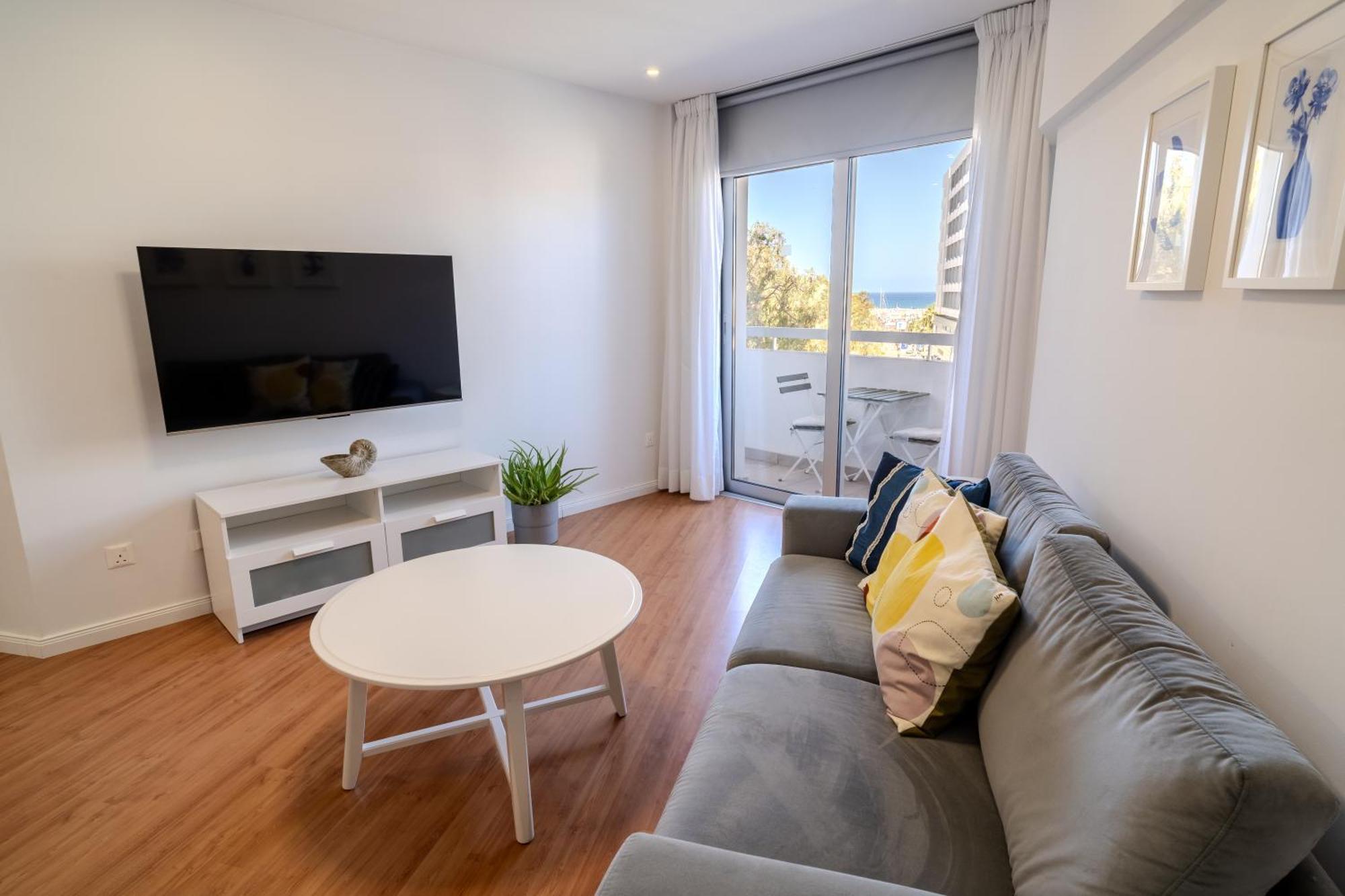Apartment Finikoudes 3 Bedroom Seaview Flat *