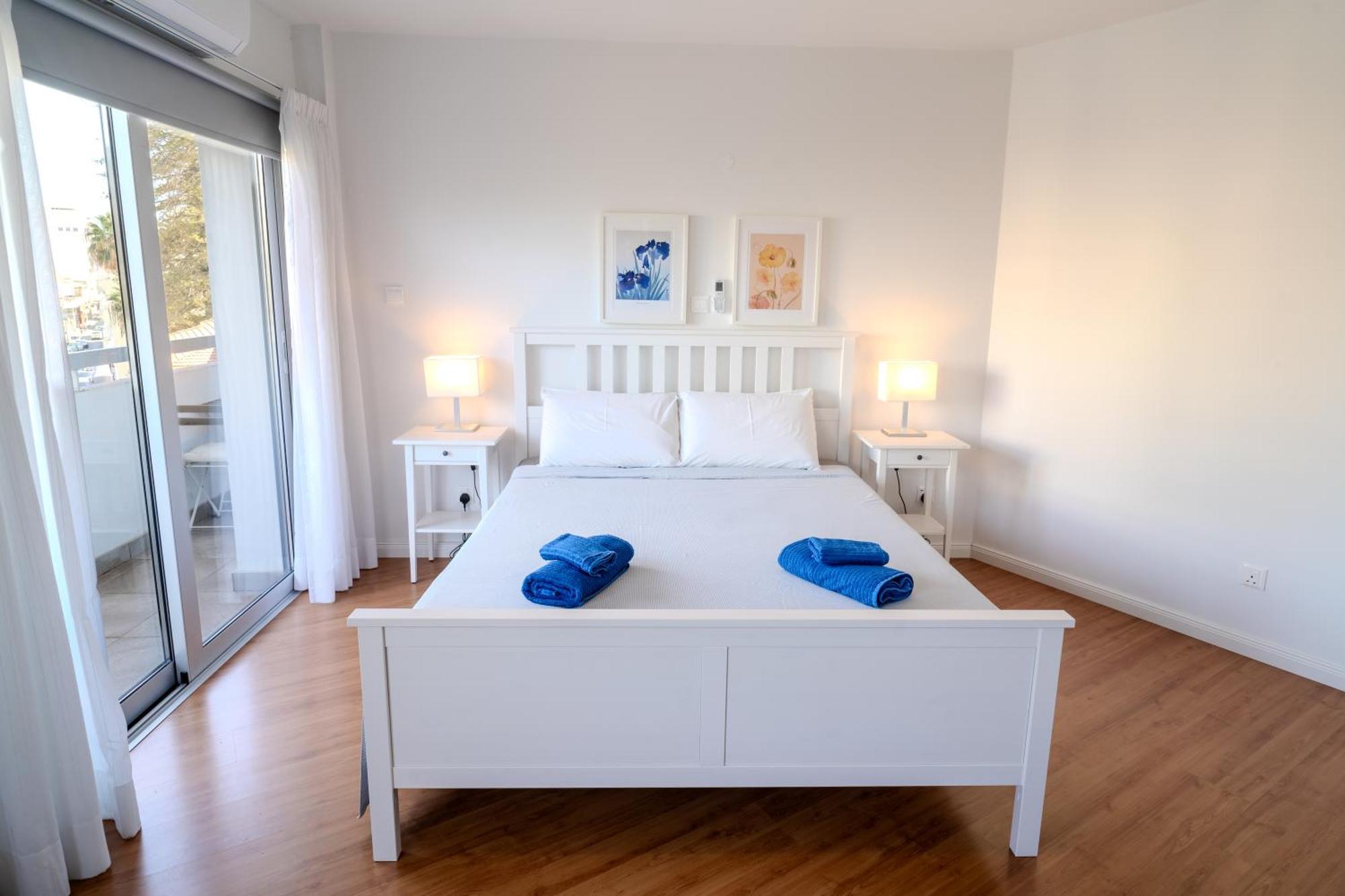 Apartment Finikoudes 3 Bedroom Seaview Flat