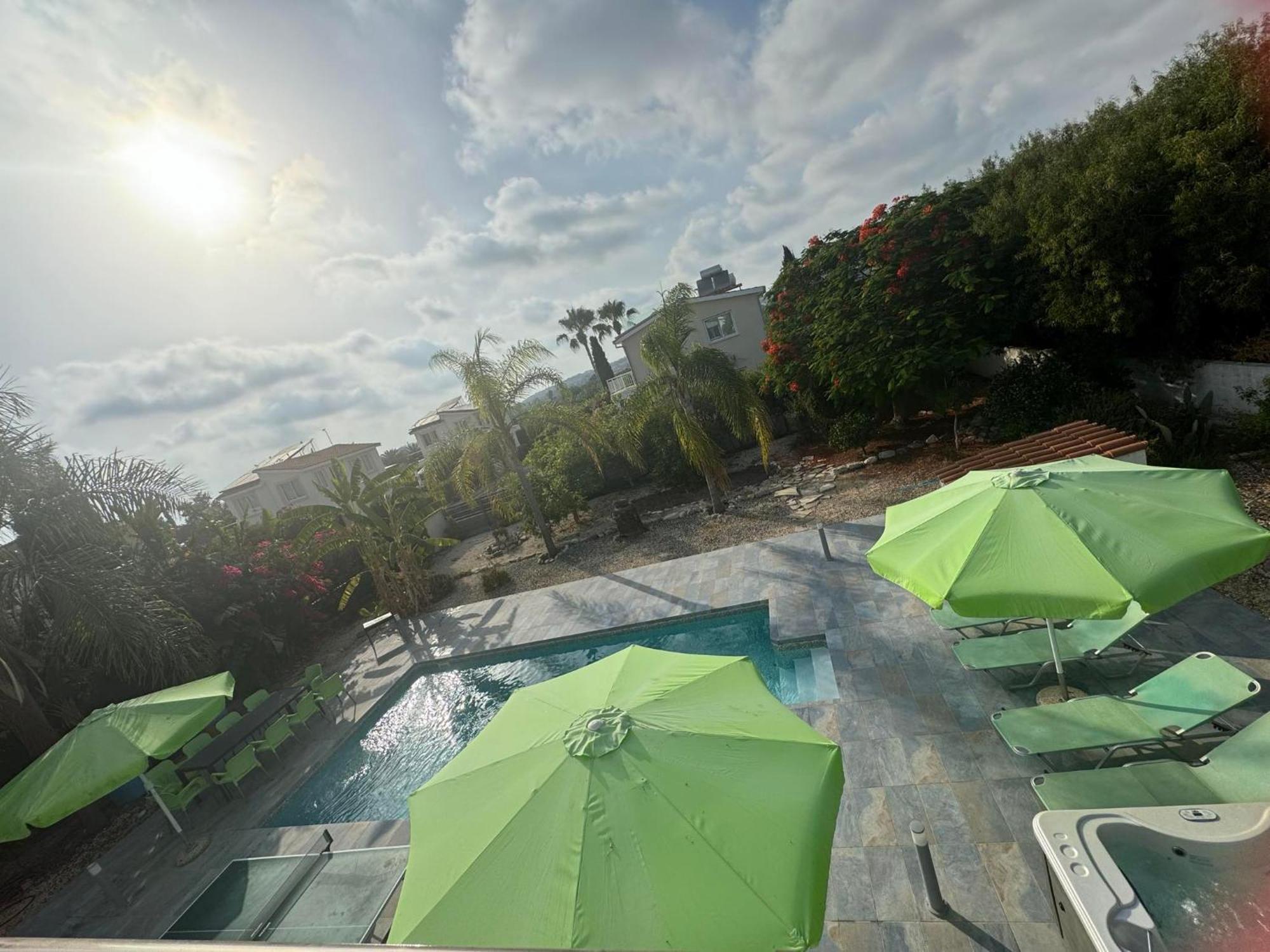 Villa Coralia Gardens 1km From Coral Bay