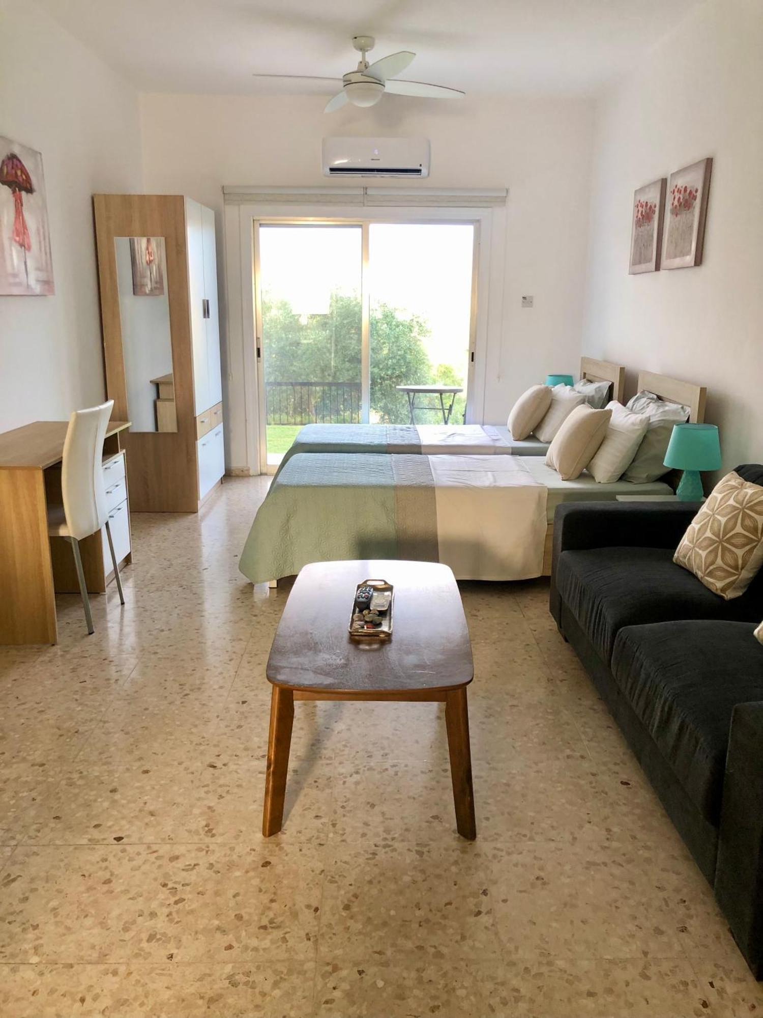 White House With Sea View And Parking Apartment