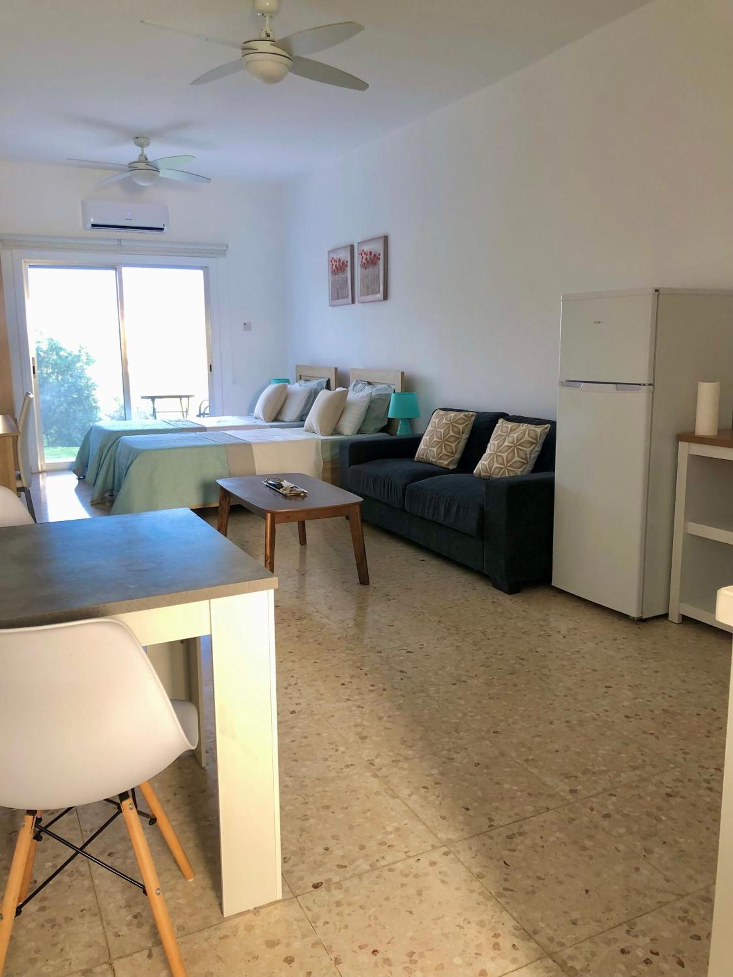 Apartment White House With Sea View And Parking Polis