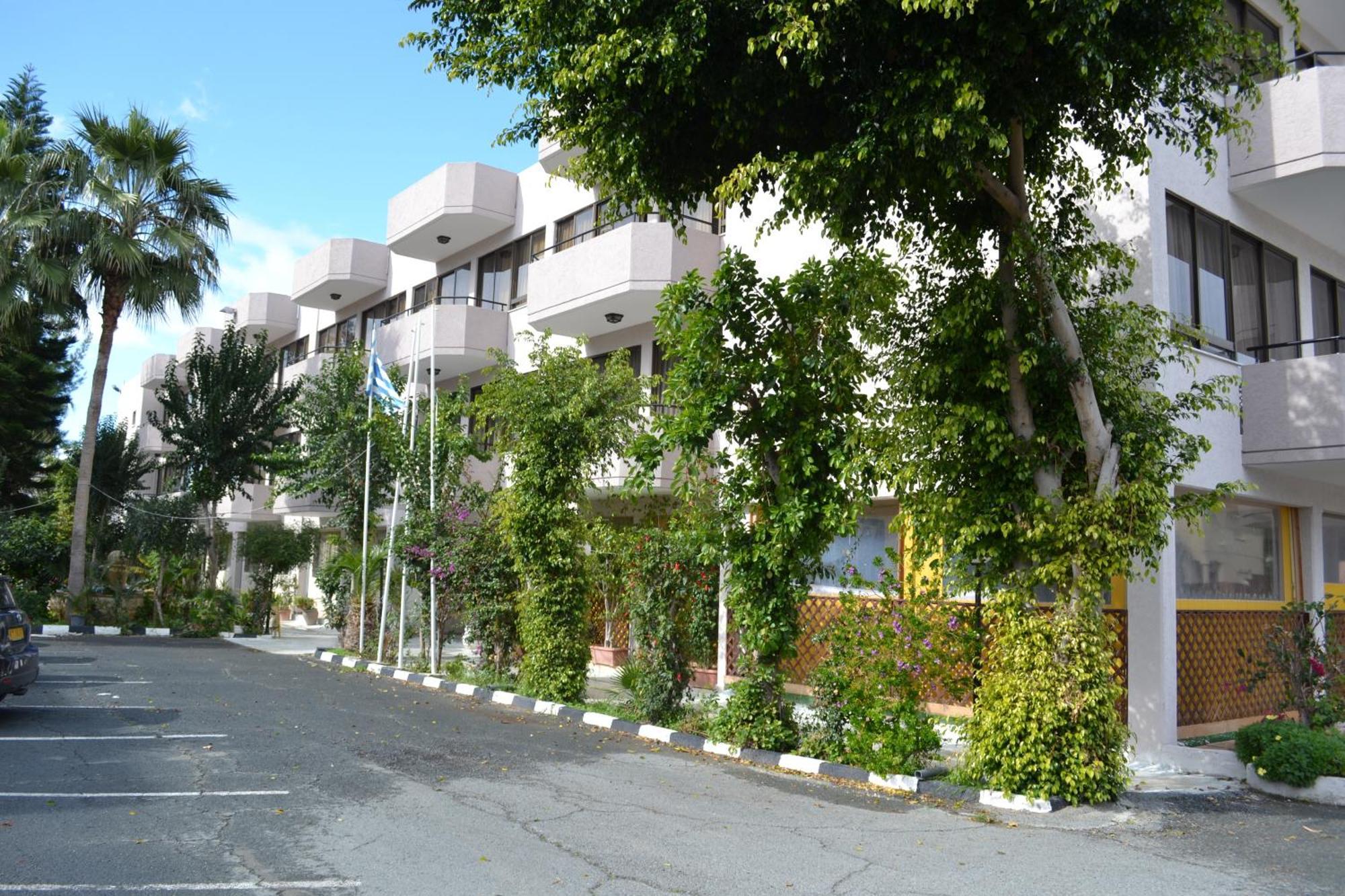 Tasiana Star Aparthotel