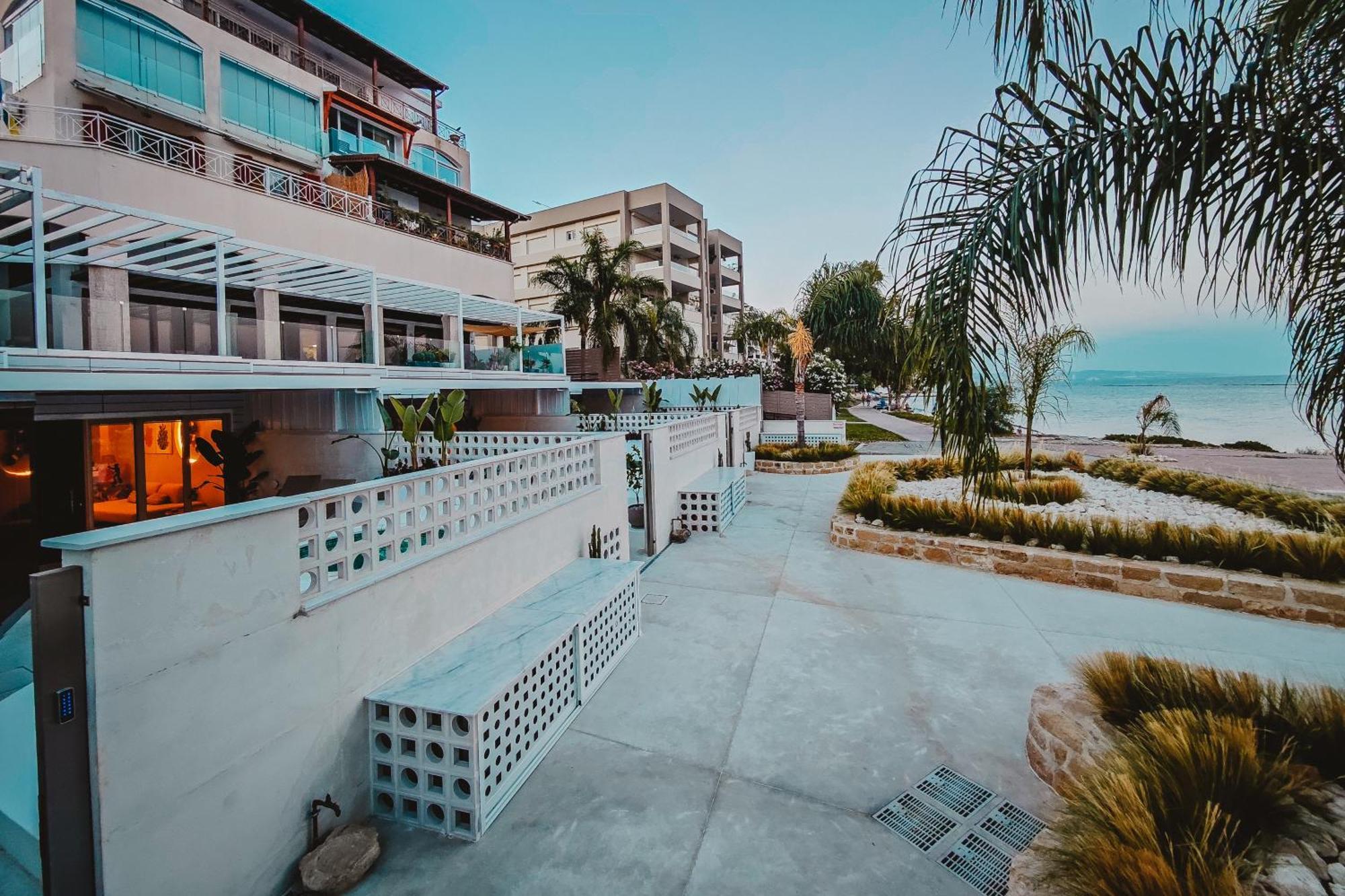 Q Coconuts Seaside Apartment *