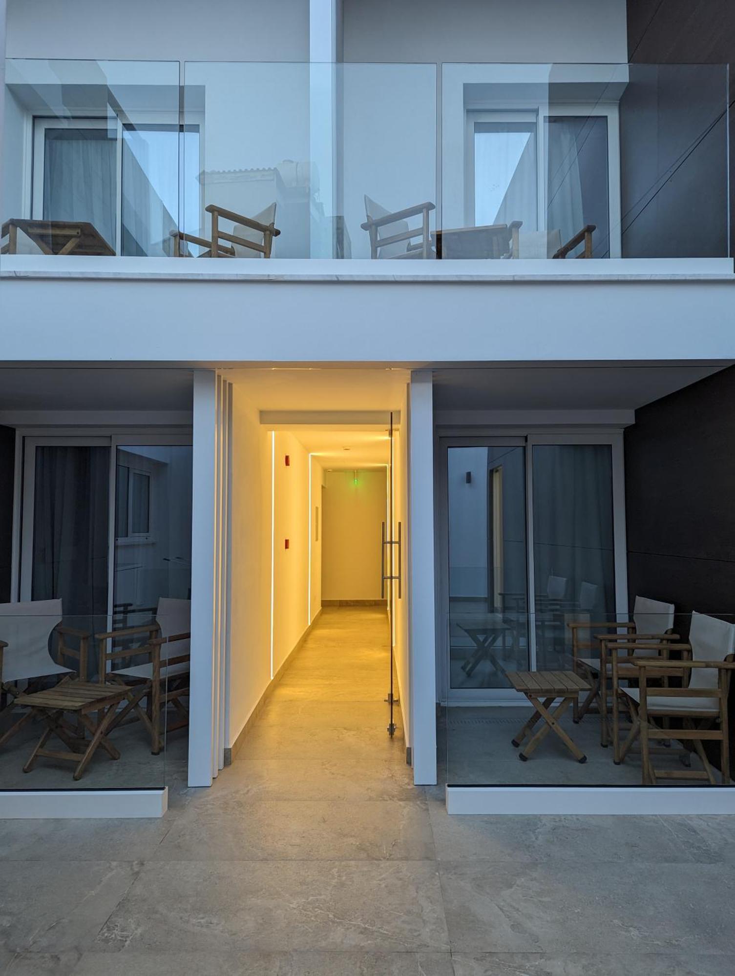 Tuck Larnaca
