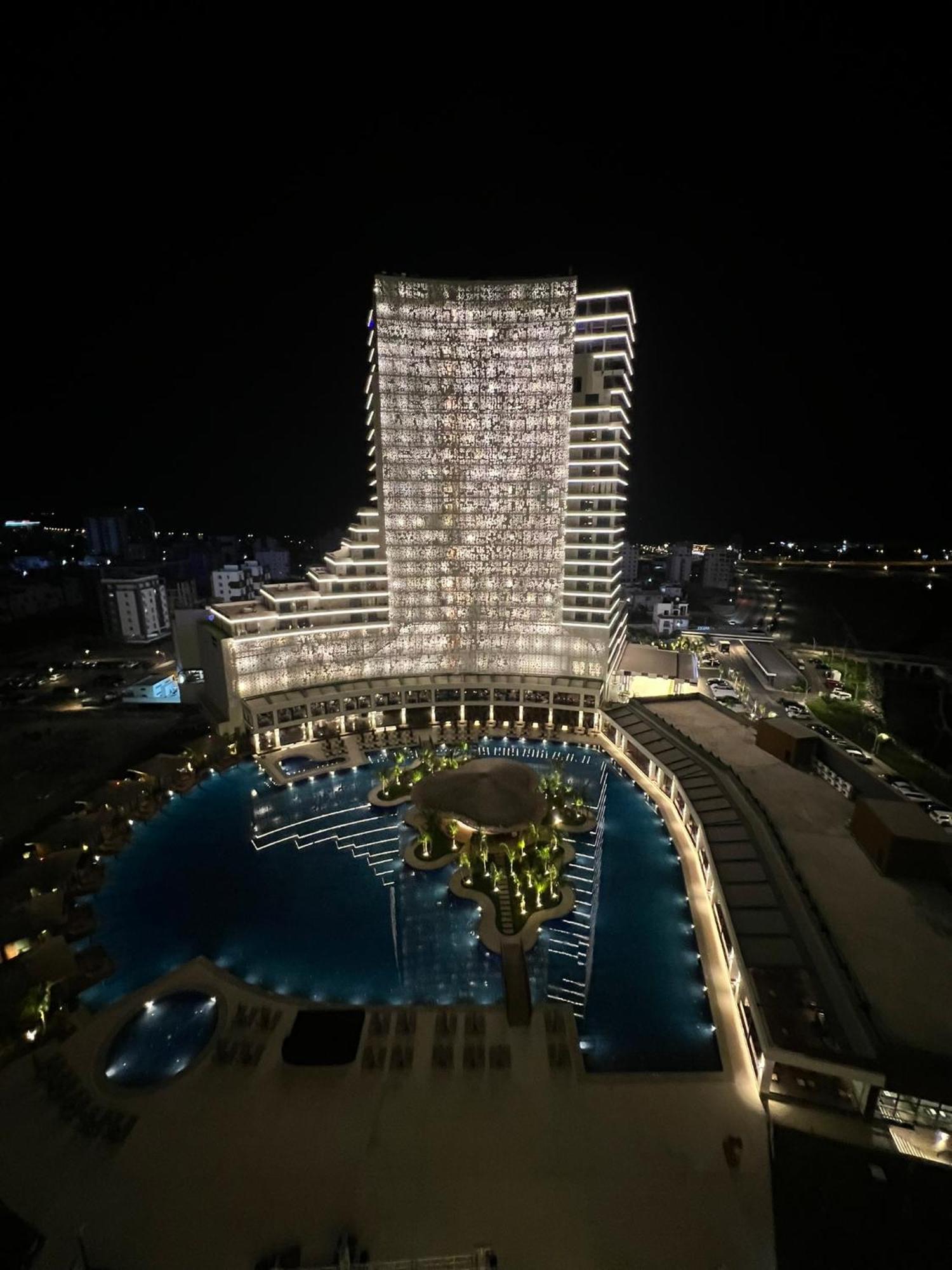 Grand Sapphire 1 Bedroom Apartment *
