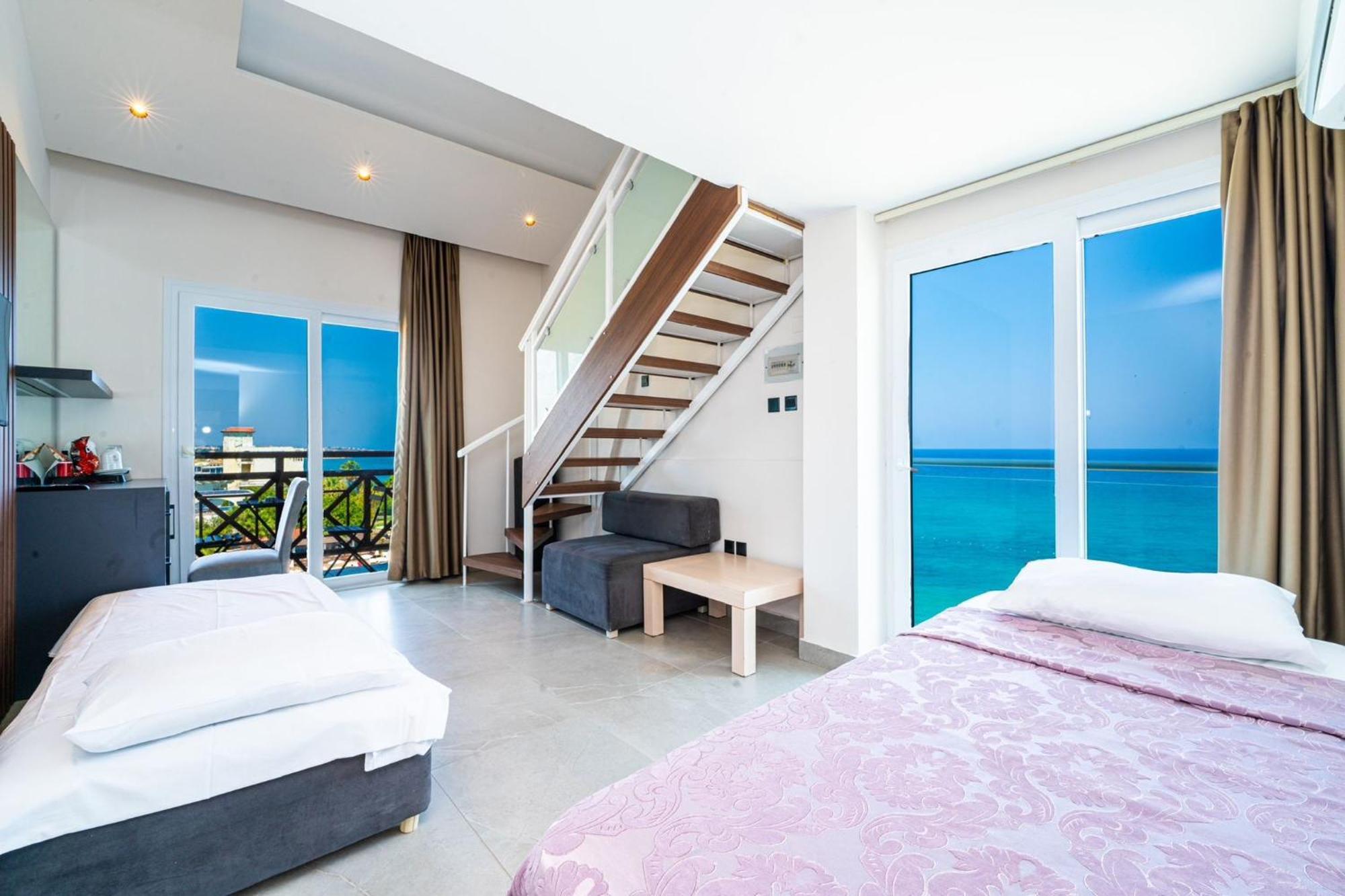 Manolya 3* Lapithos (Northern Cyprus)