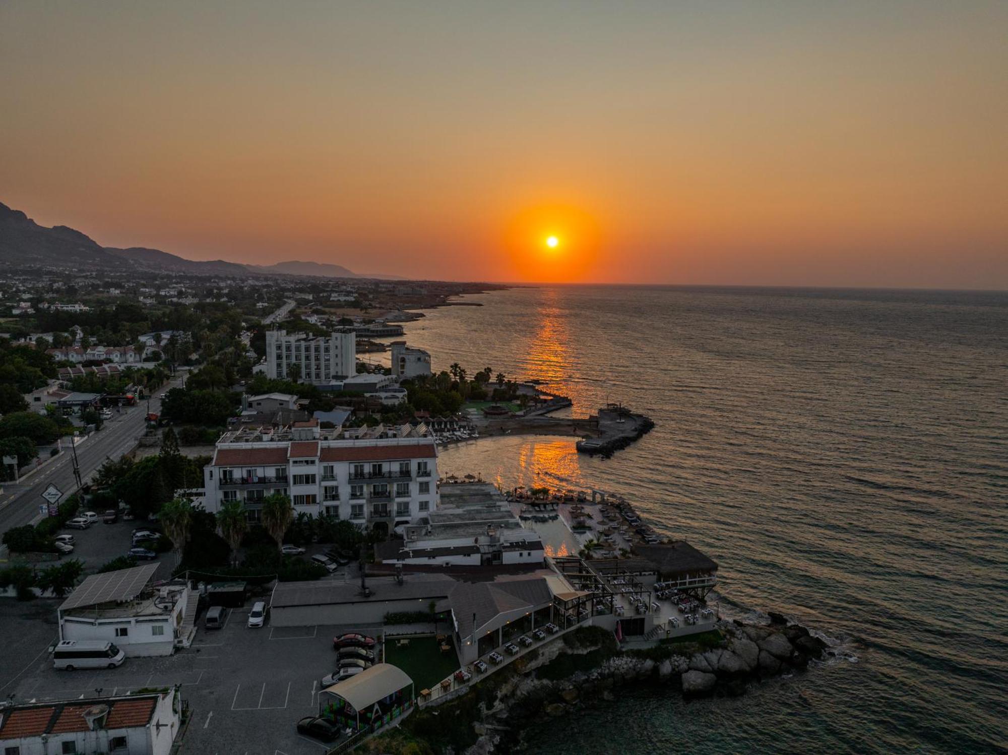 Manolya 3* Lapithos (Northern Cyprus)
