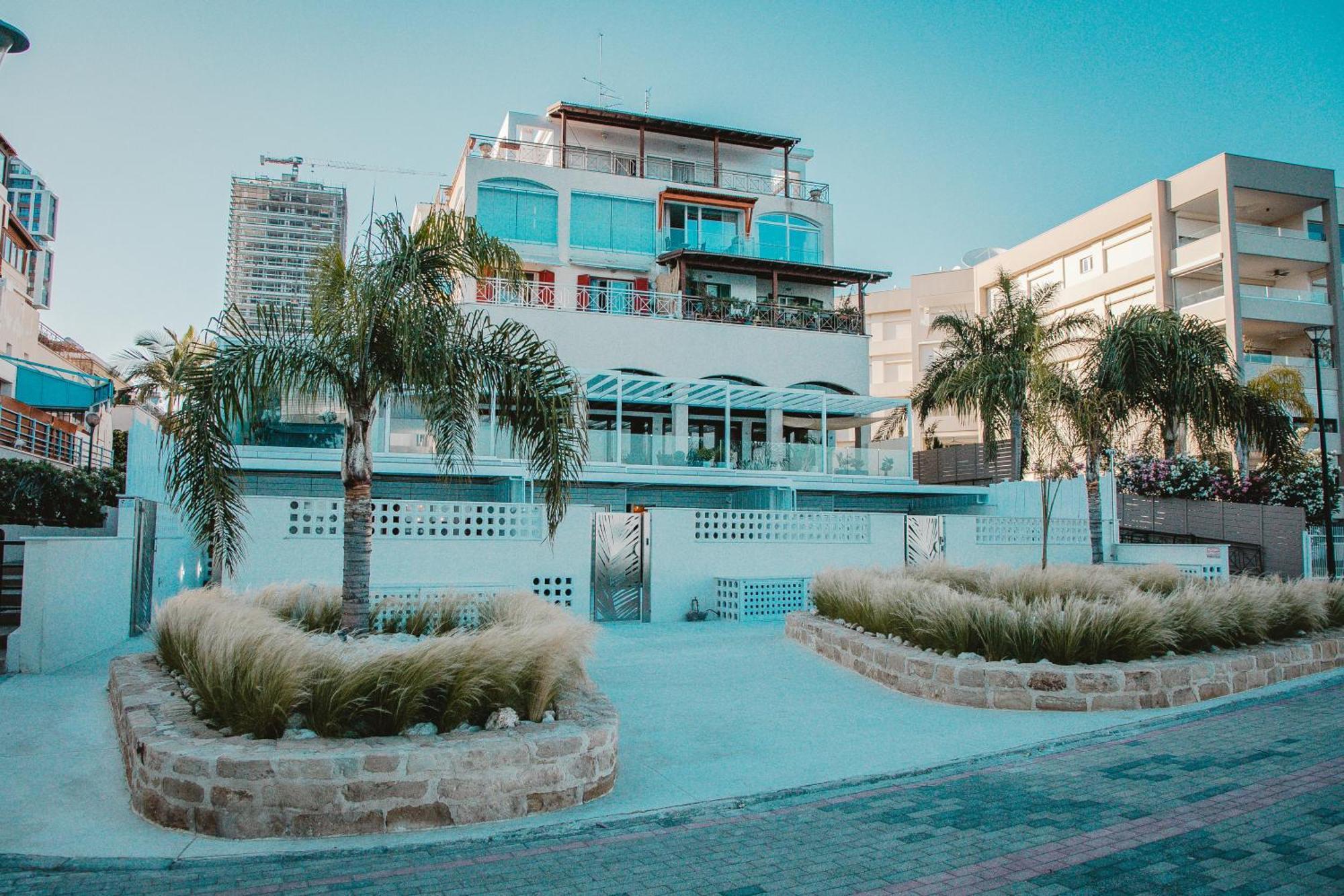 Q Coconuts Seaside Limassol