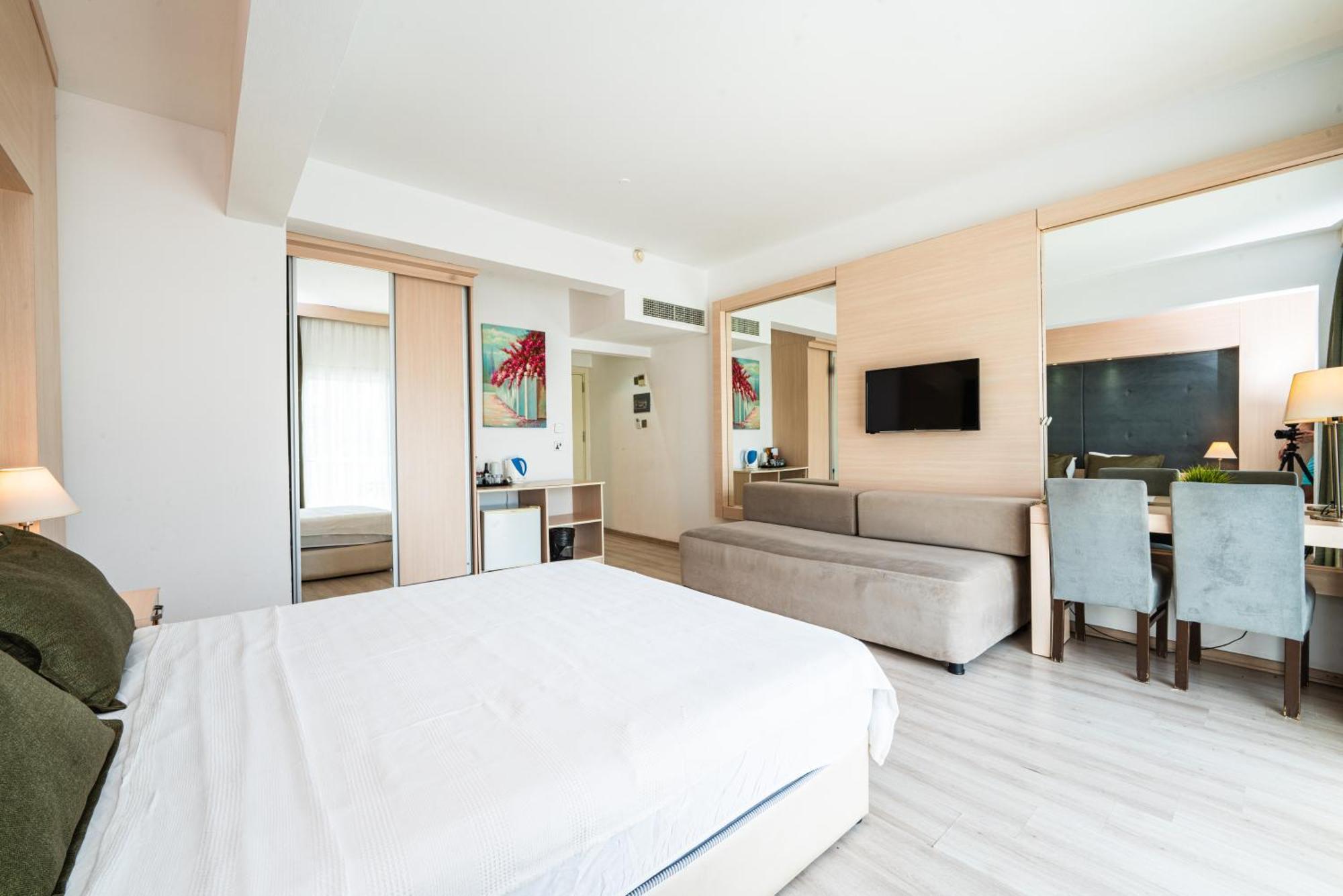 Manolya Hotel Lapithos (Northern Cyprus)