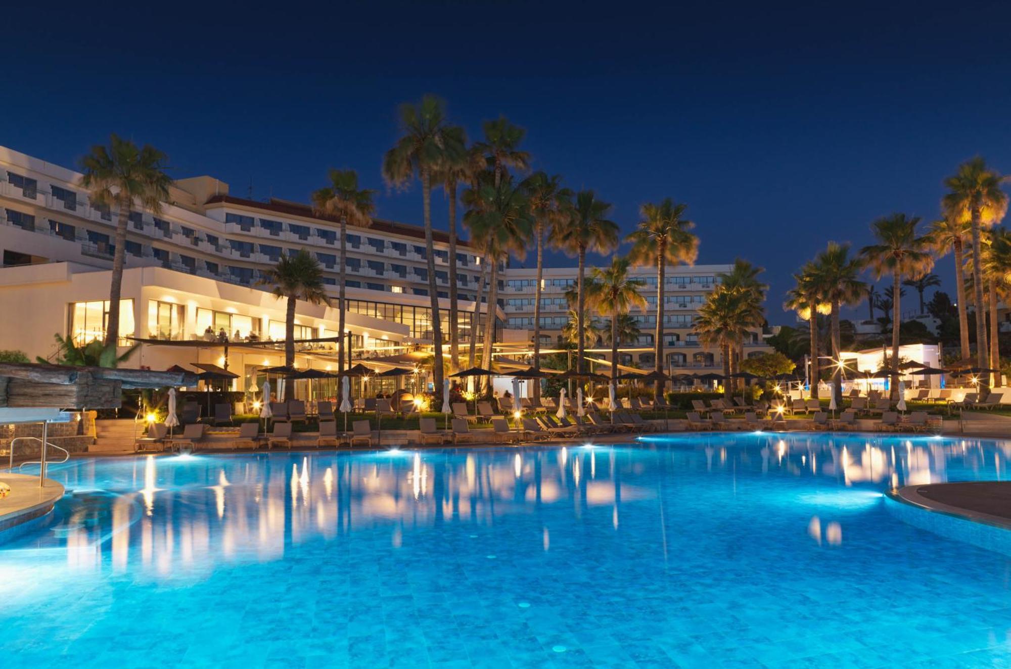 St George & (adults Only) Klorakas