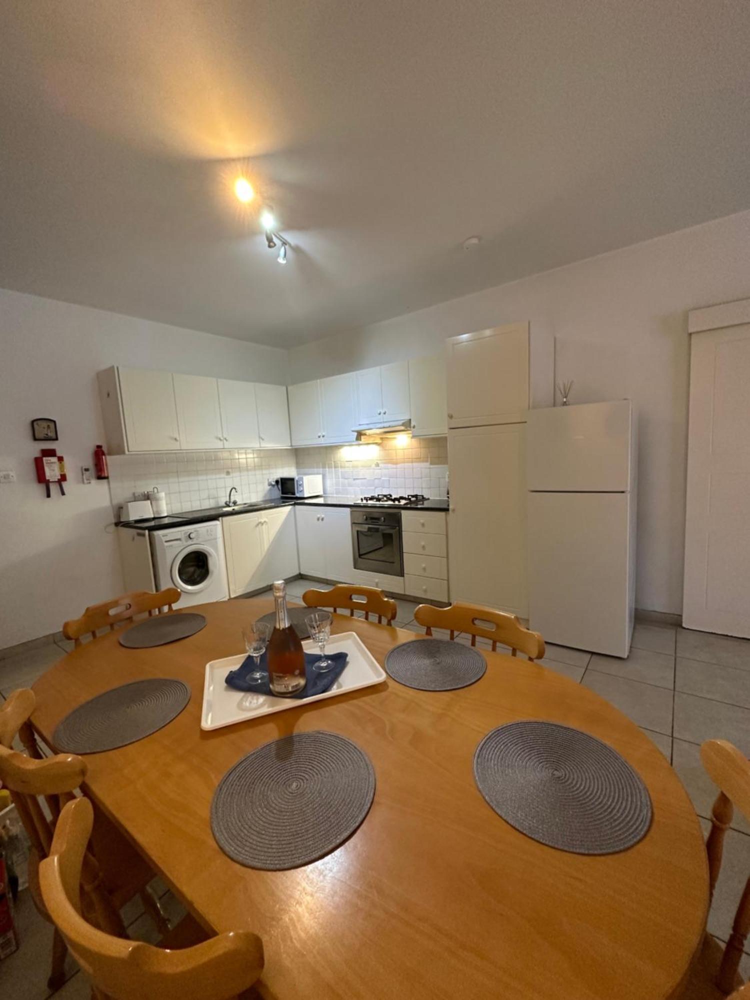 Apartment Cozy 2-bd Ap Near The Sea!