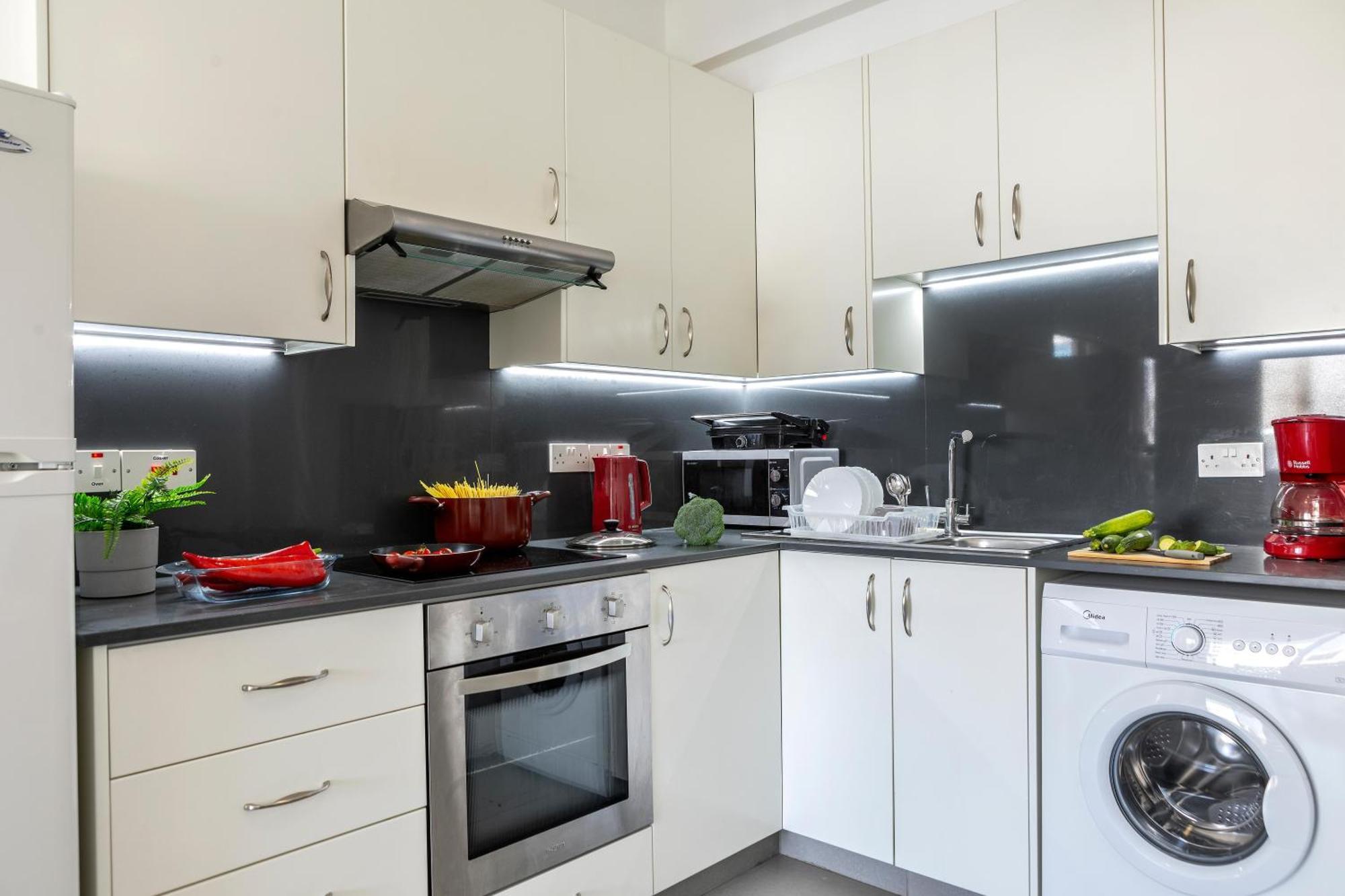Airbnsea Centre Side Sea View * Larnaca