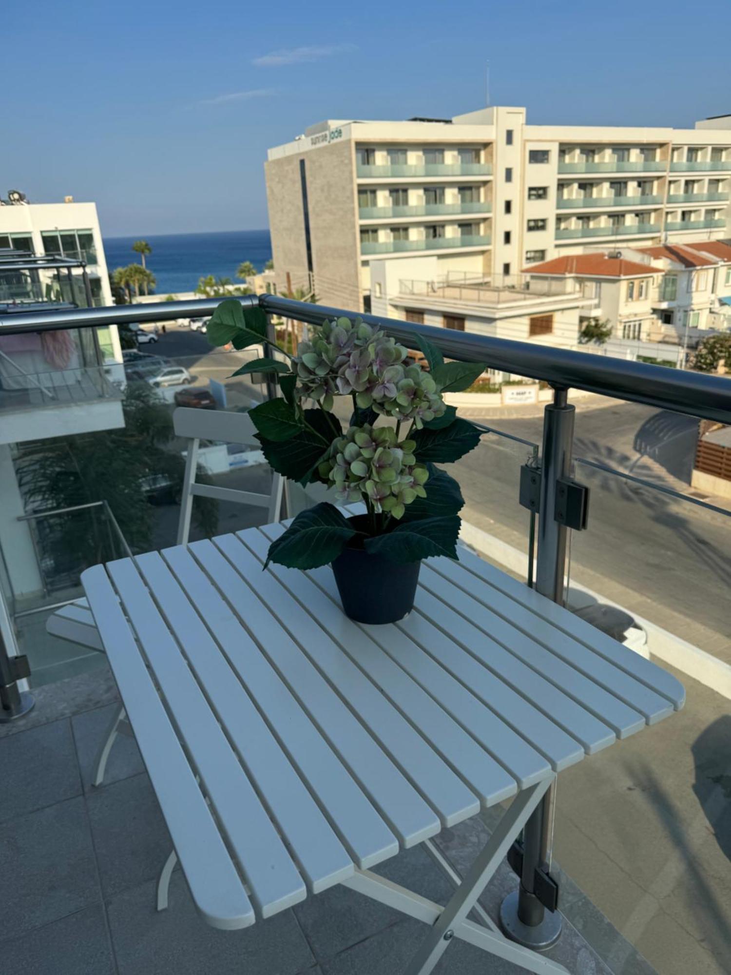 One-bedroom Apartment, 30m From The *
