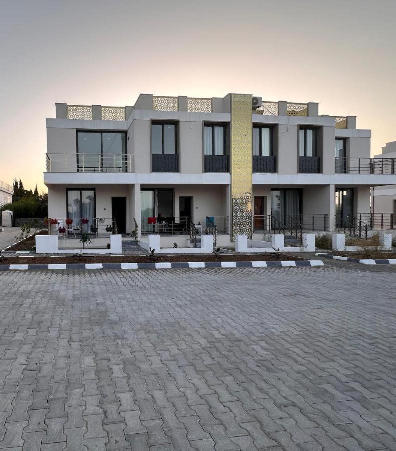 Esta Palm Living And Bedroom, 250 M From