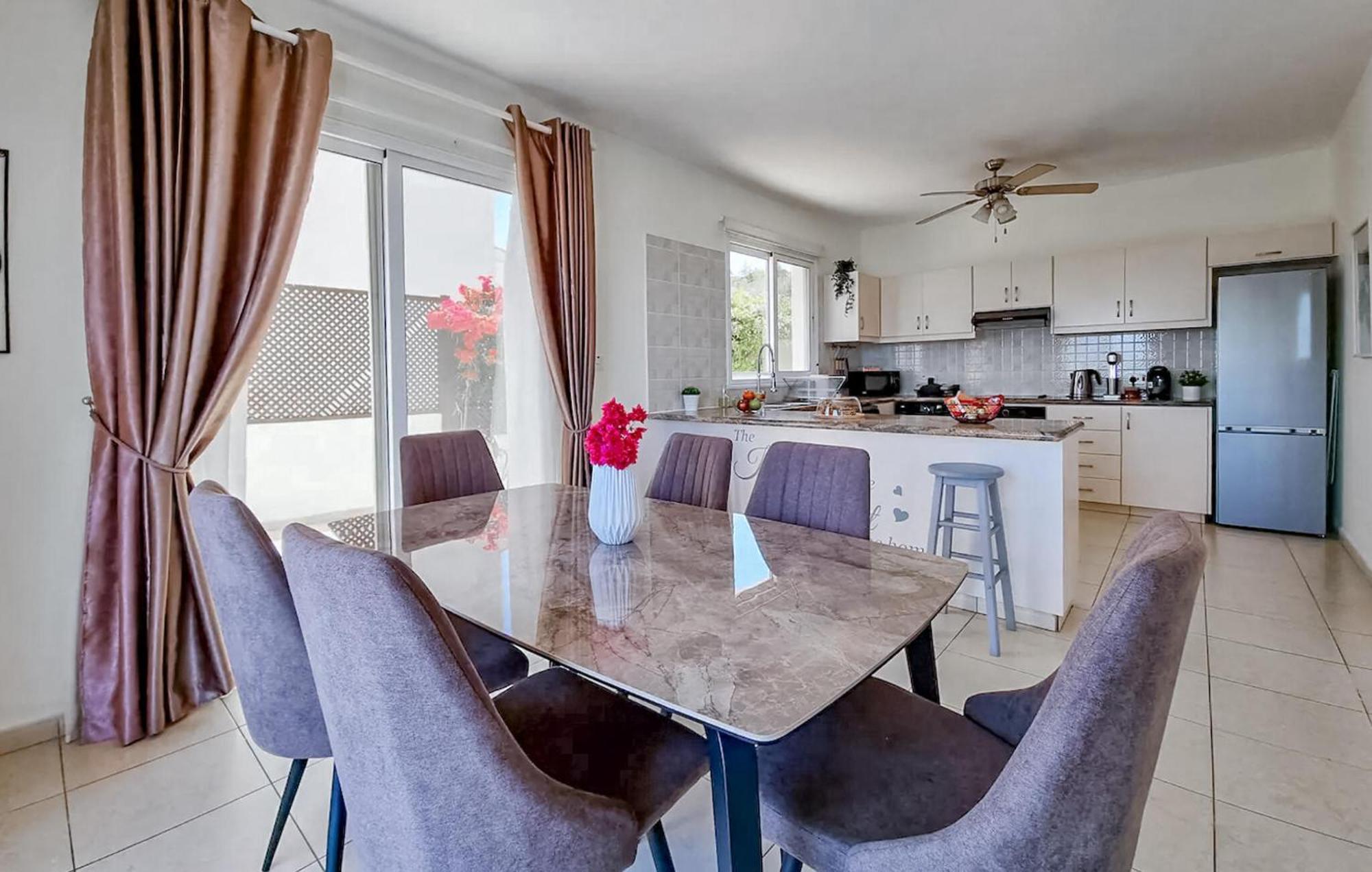 Gorgeous Home In Neo Chorio With Wifi *