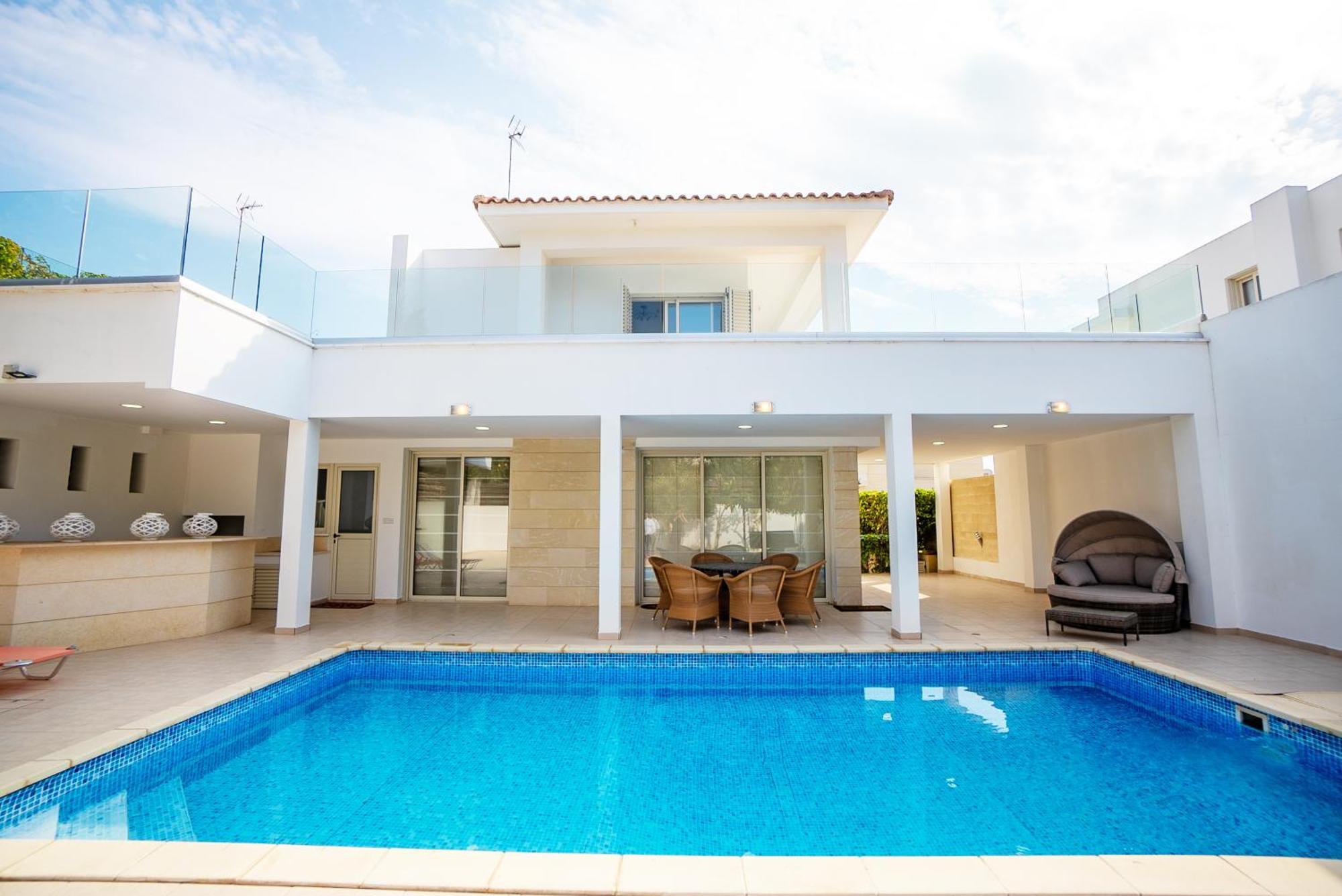 Beachfront Larnaka Dhekelia With Pool Villa Pyla