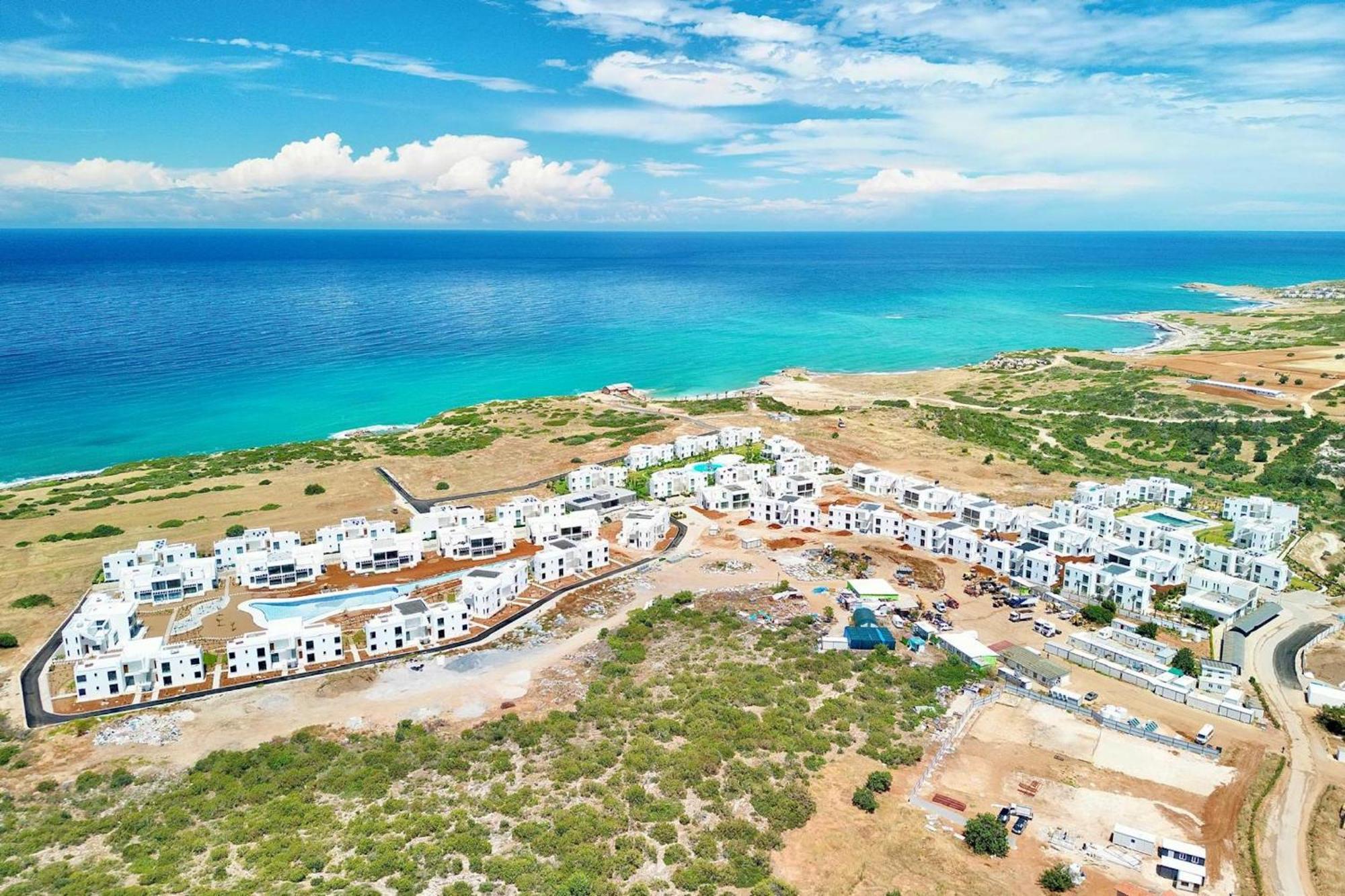 Apartment Stylish Near The Sea With Direct Pool Access And Facilities