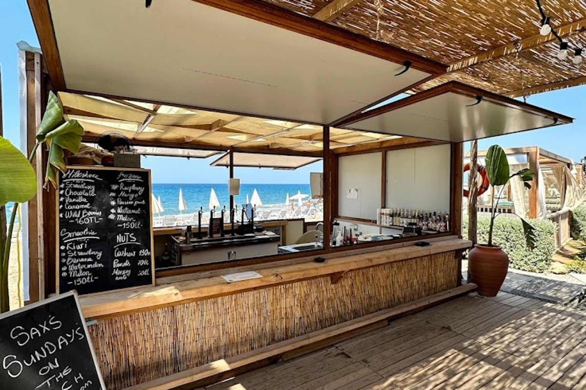 Stylish Near The Sea With Direct Pool Access And Facilities