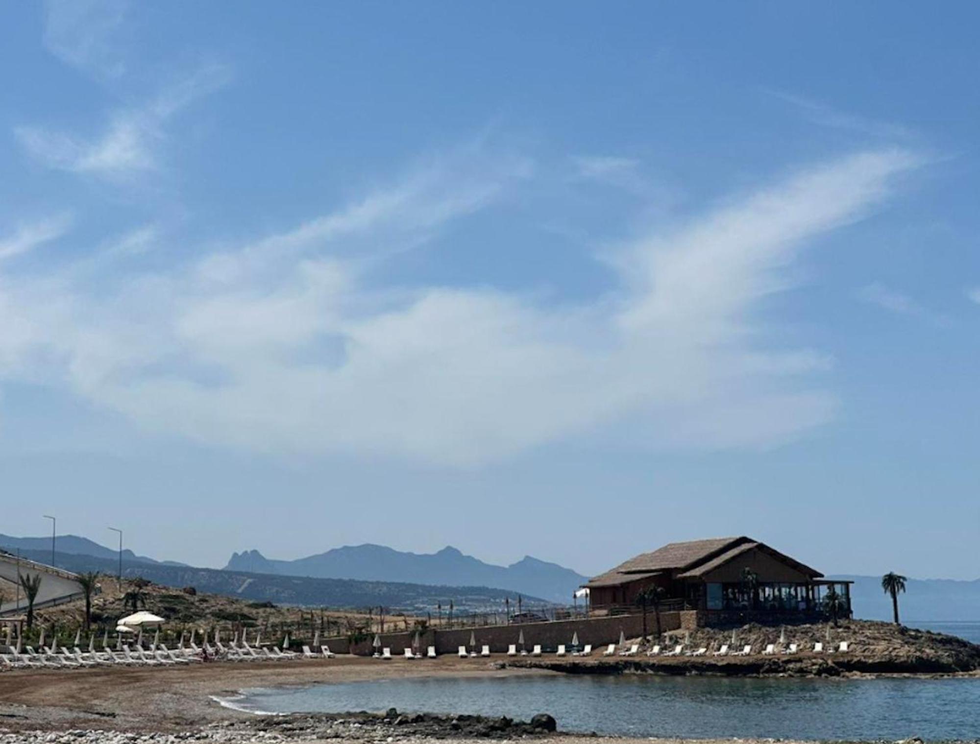 Apartment Stylish Near The Sea With Direct Pool Access And Facilities *
