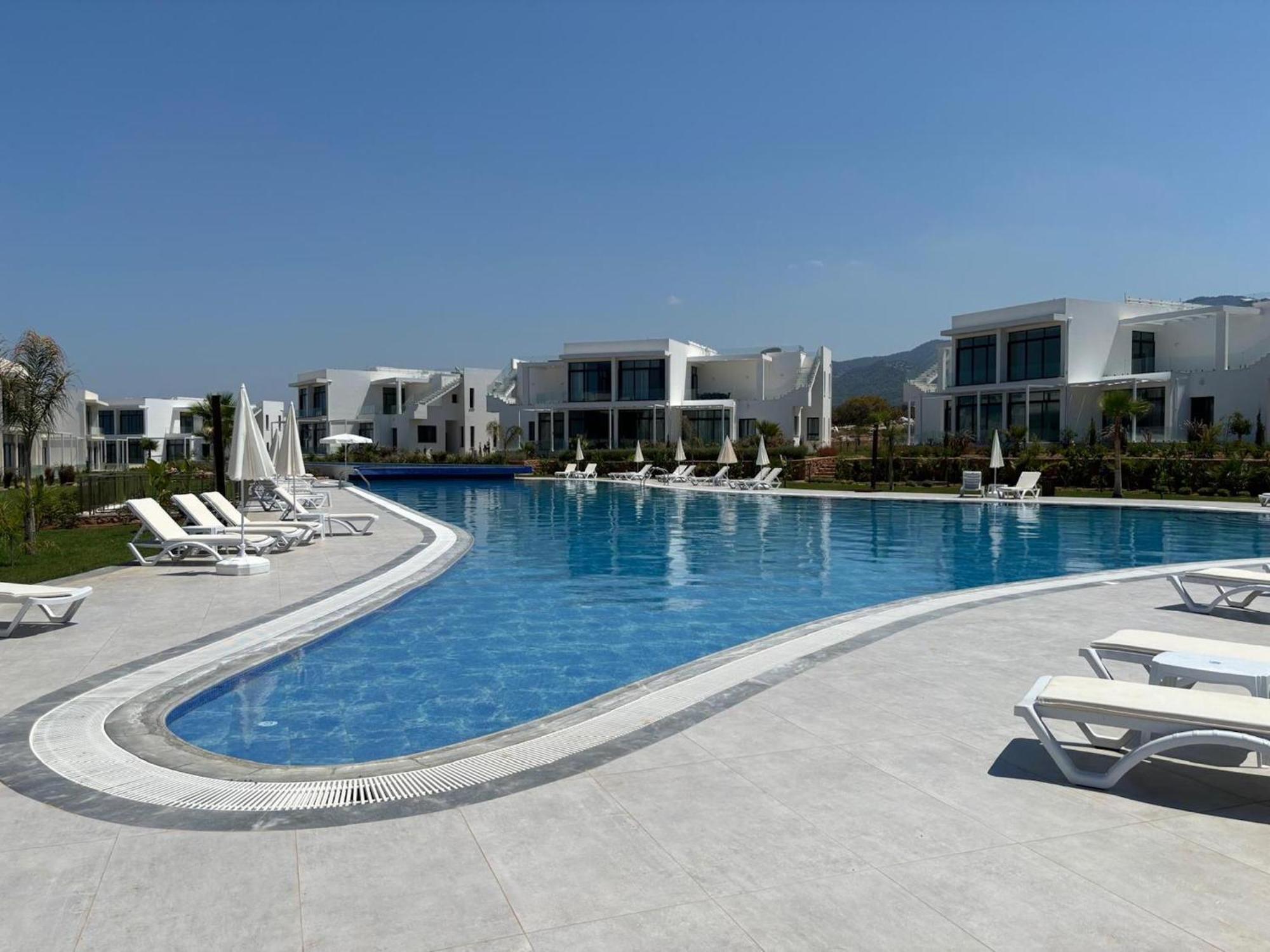 Stylish Near The Sea With Direct Pool Access And Facilities