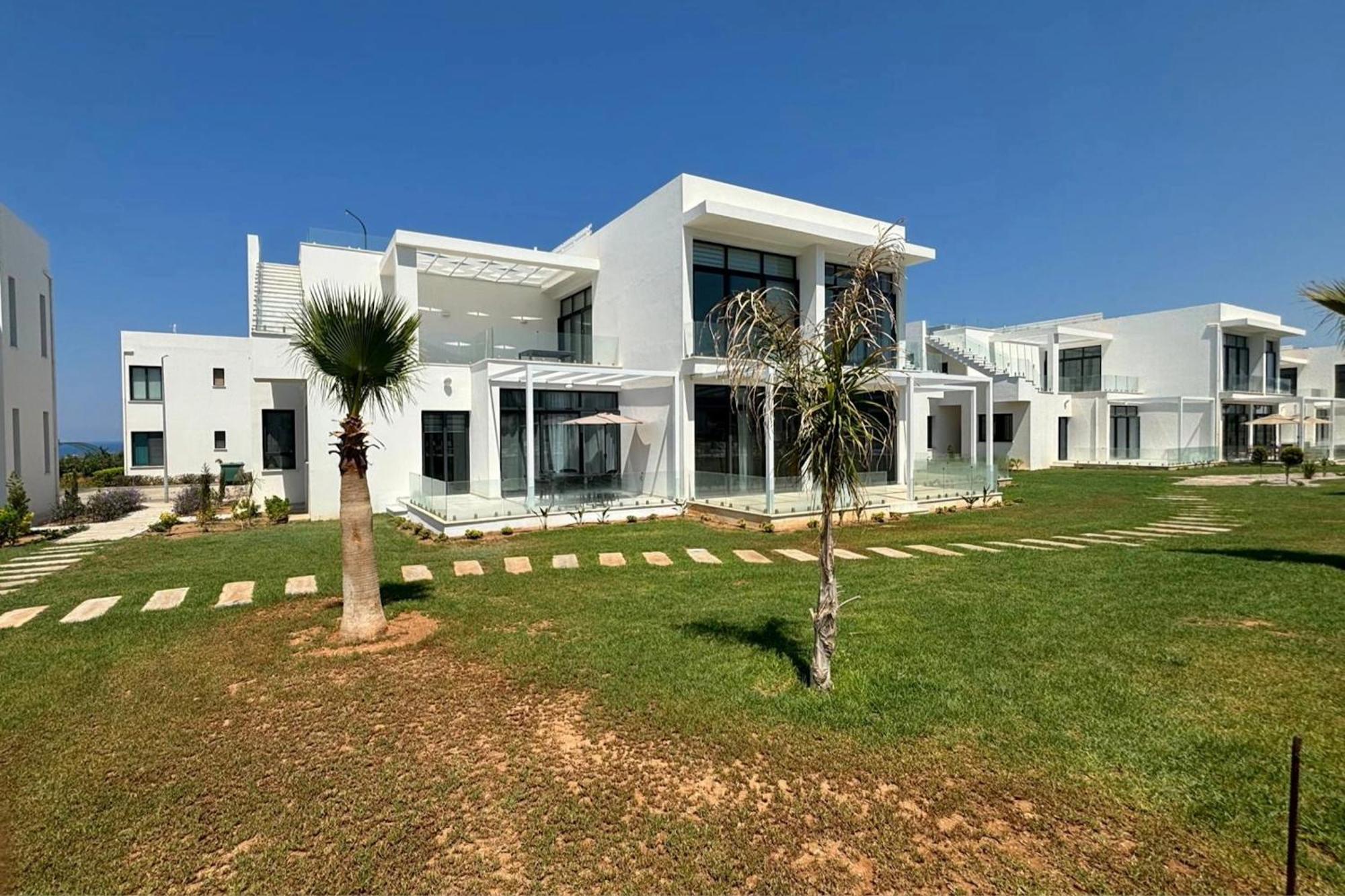 Stylish Near The Sea With Direct Pool Access And Facilities Apartment *