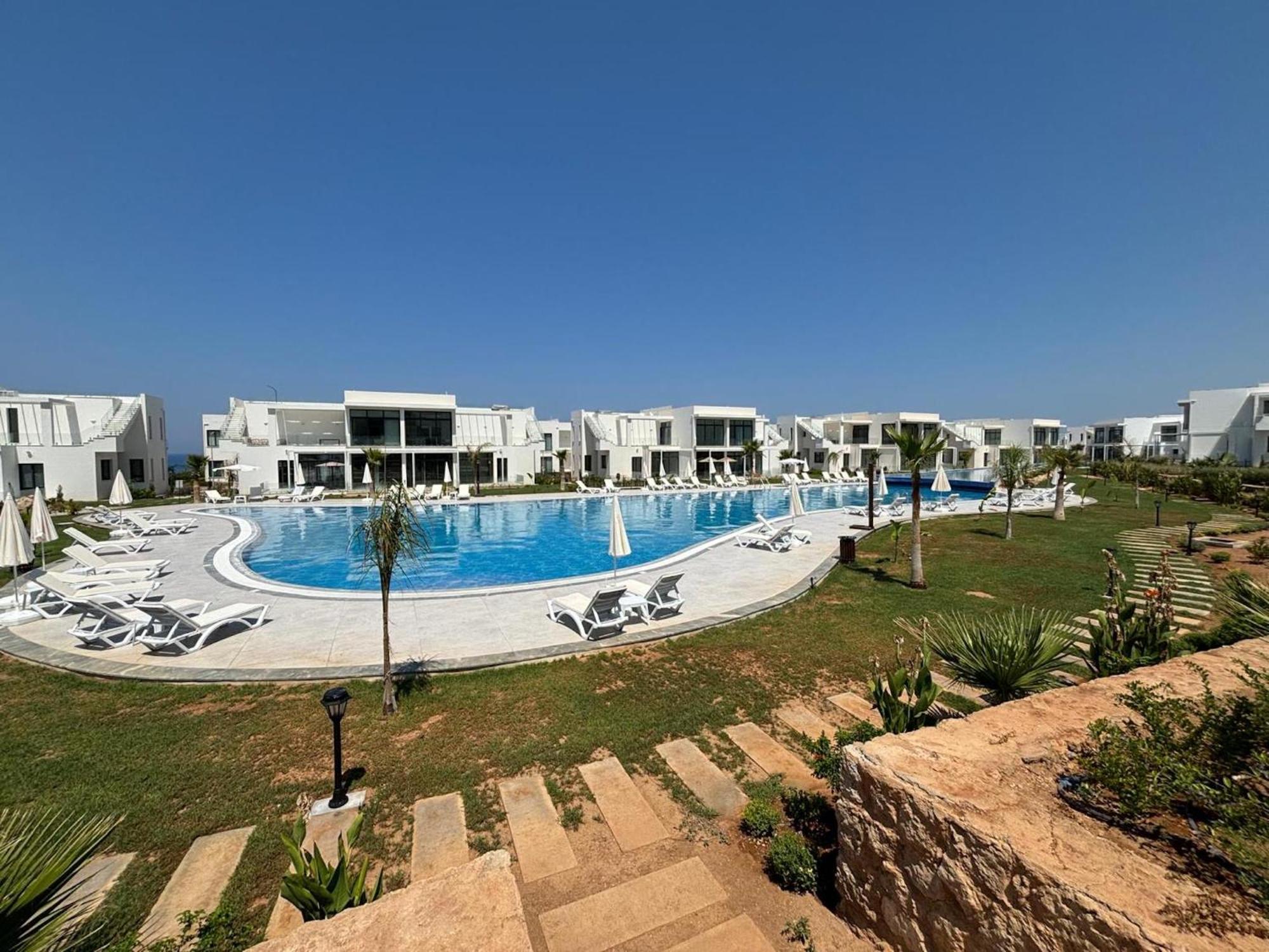 Stylish Near The Sea With Direct Pool Access And Facilities