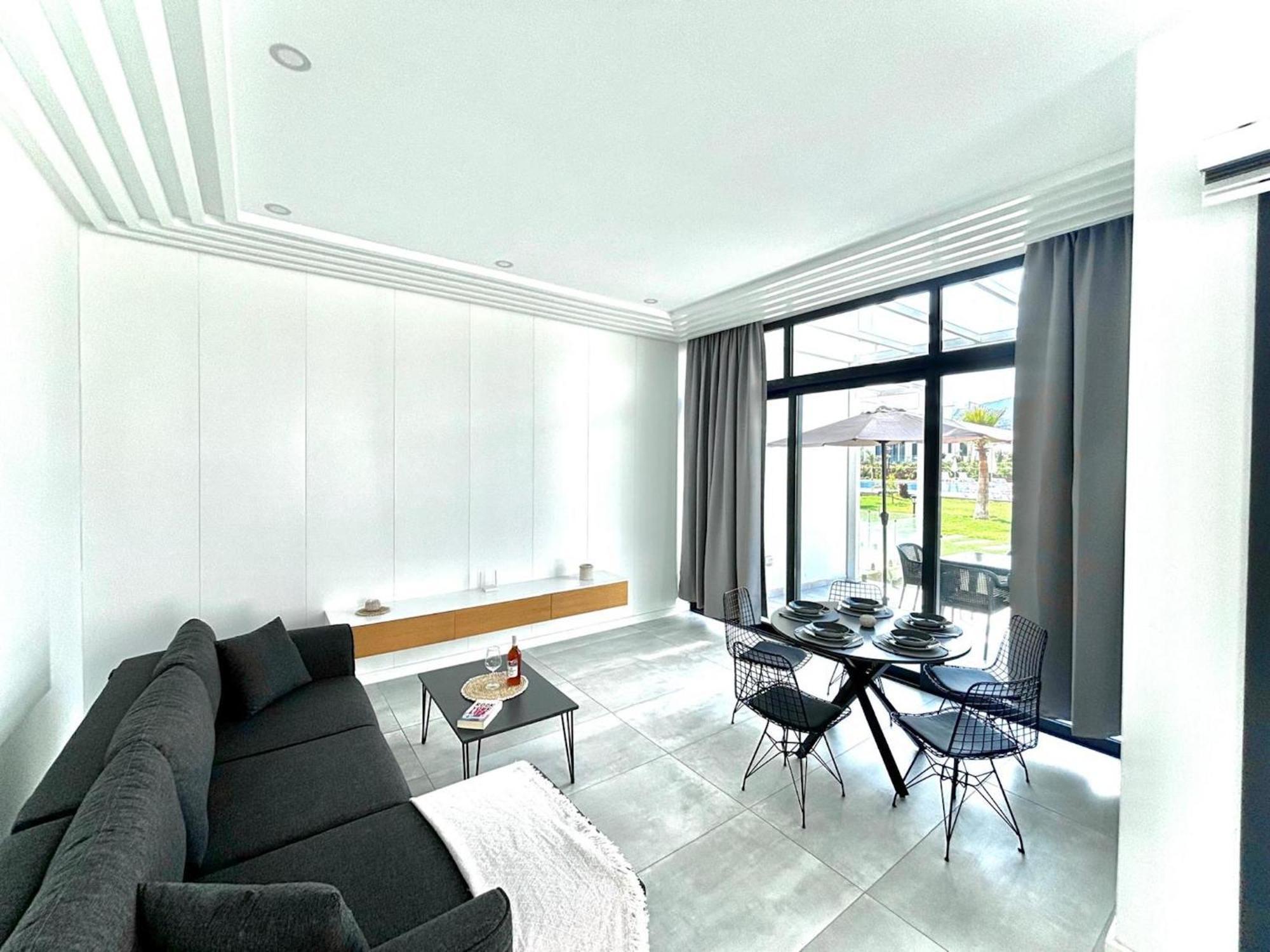 Apartment Stylish Near The Sea With Direct Pool Access And Facilities