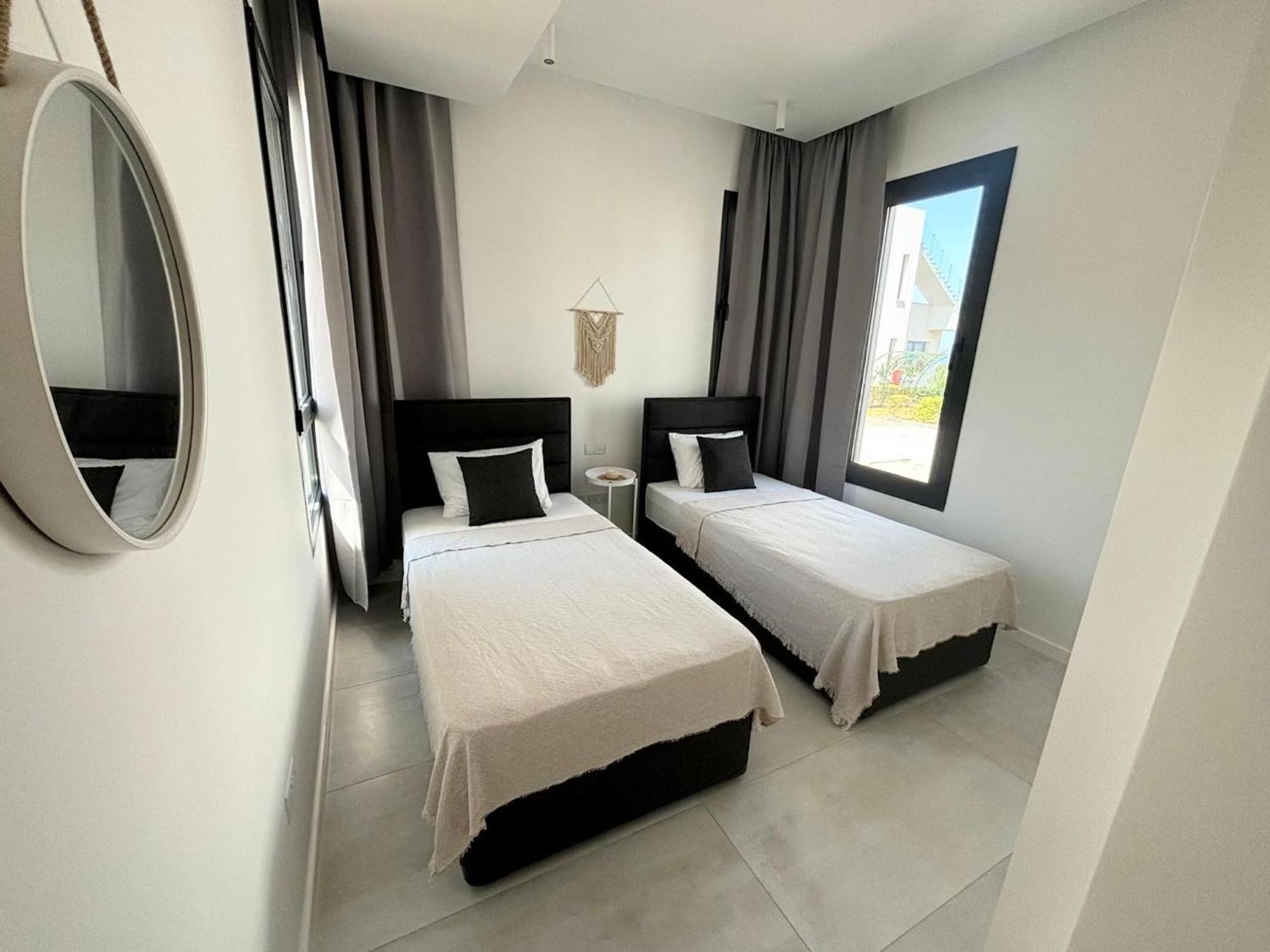 Stylish Near The Sea With Direct Pool Access And Facilities *