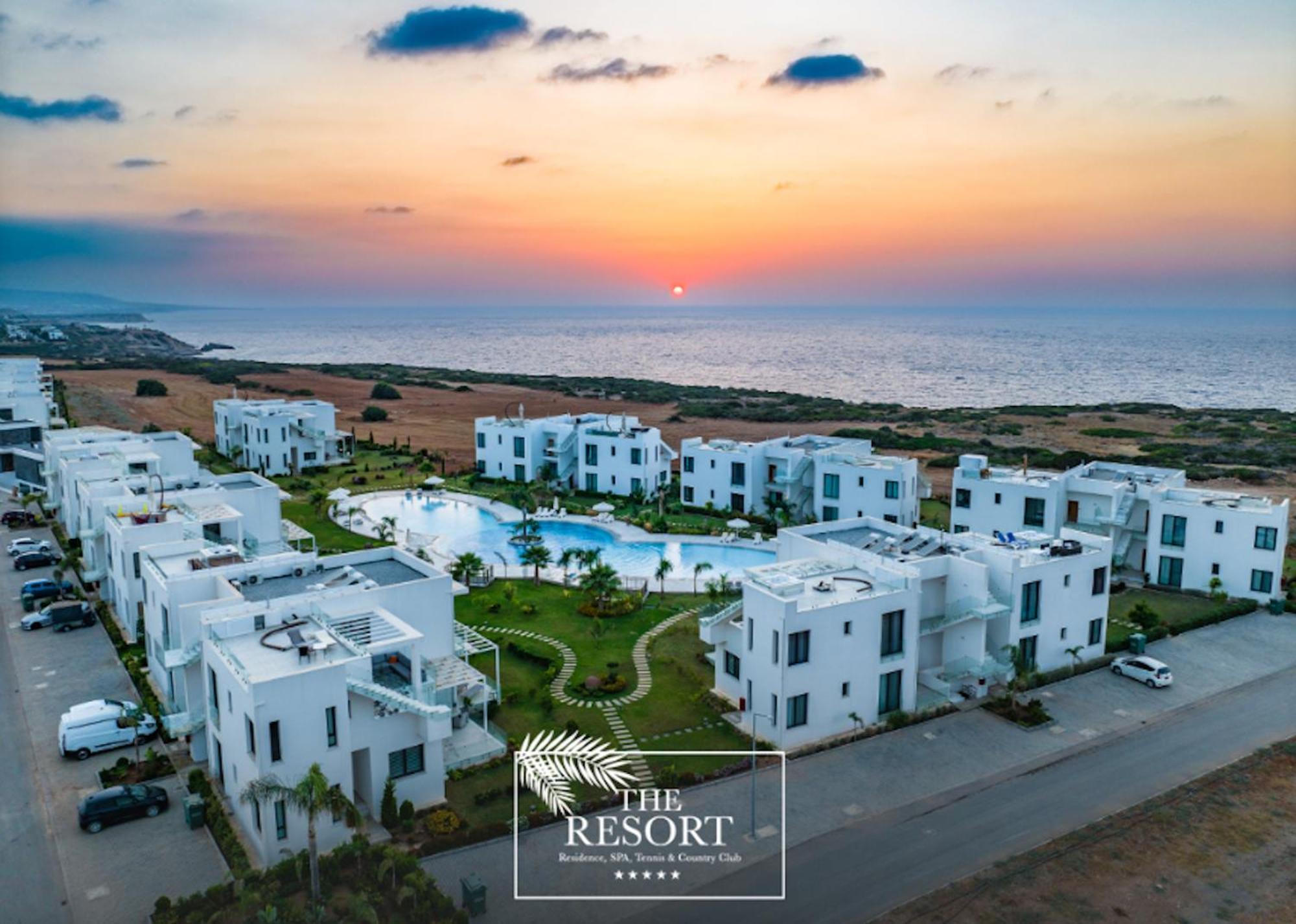 Stylish Near The Sea With Direct Pool Access And Facilities