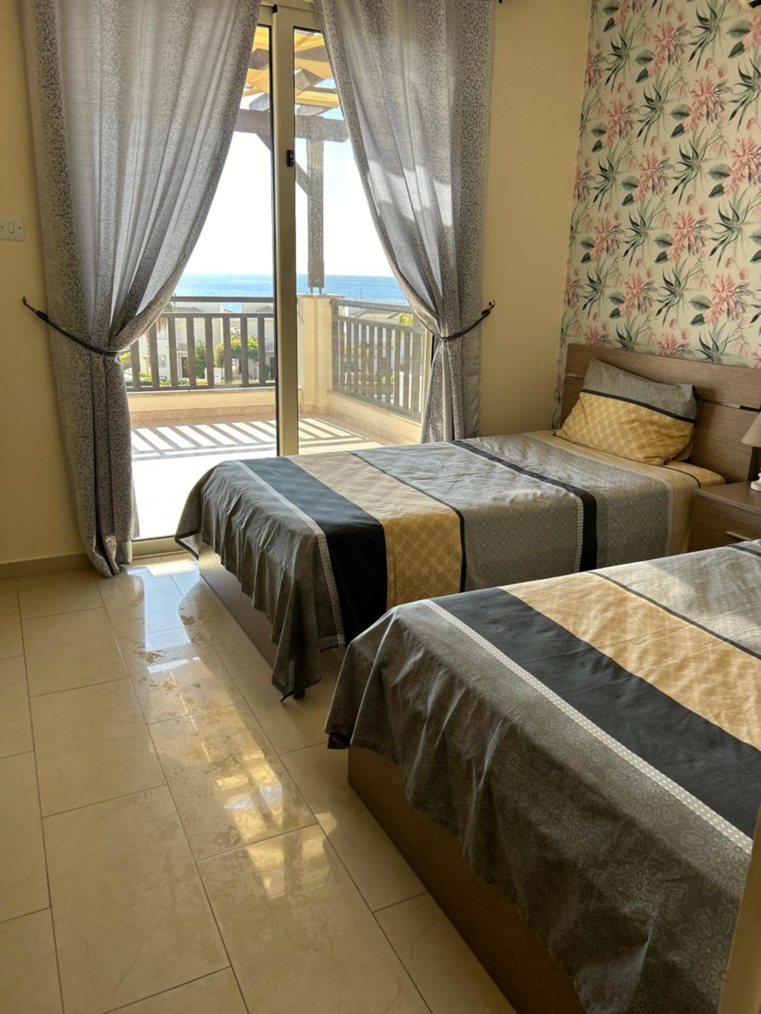 Denis, Marine Drive, Coral Bay Villa *