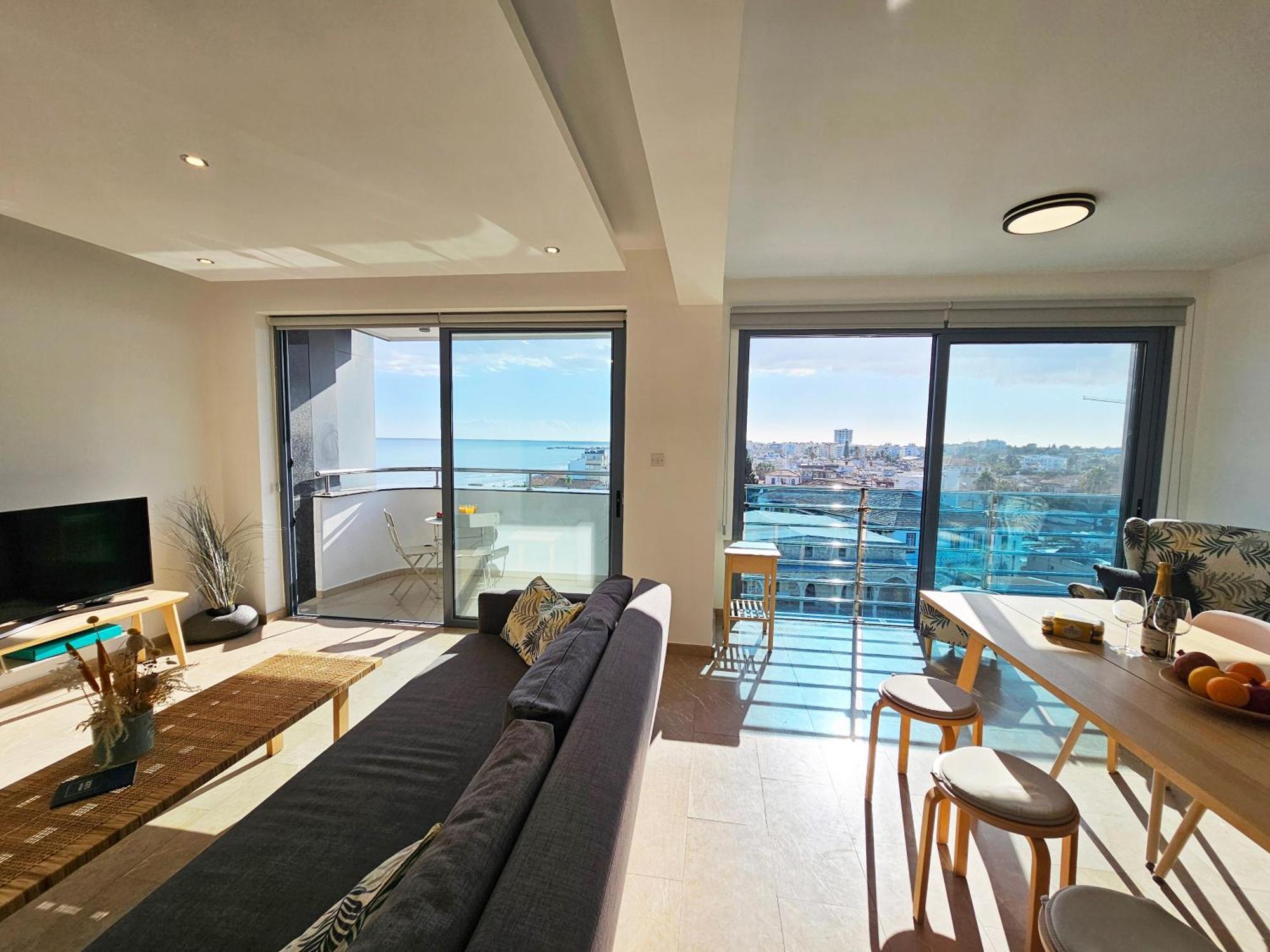 Dios Ponte Finikoudes Beachfront Vakantiehuis *