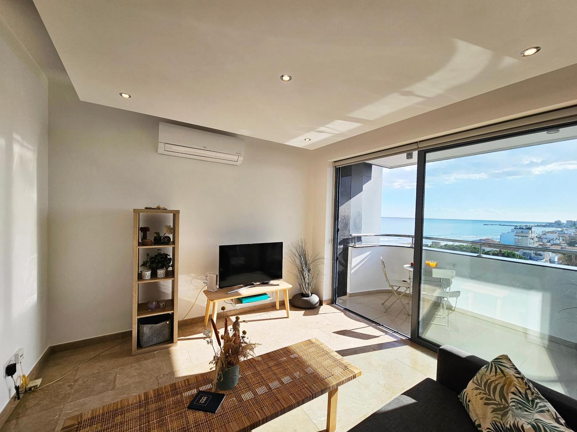 Dios Ponte Finikoudes Beachfront Vakantiehuis *