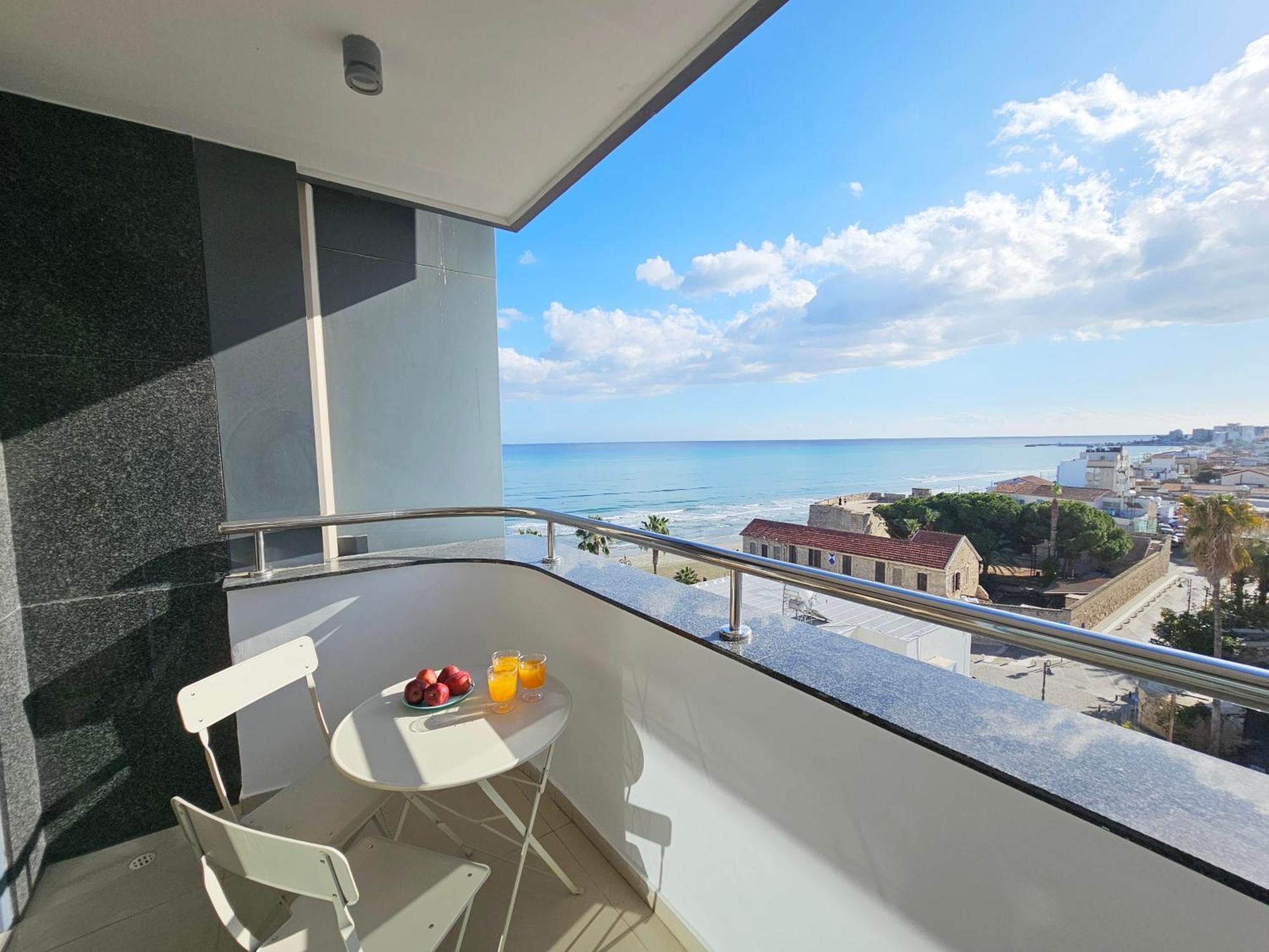 Dios Ponte Finikoudes Beachfront Vakantiehuis Larnaca