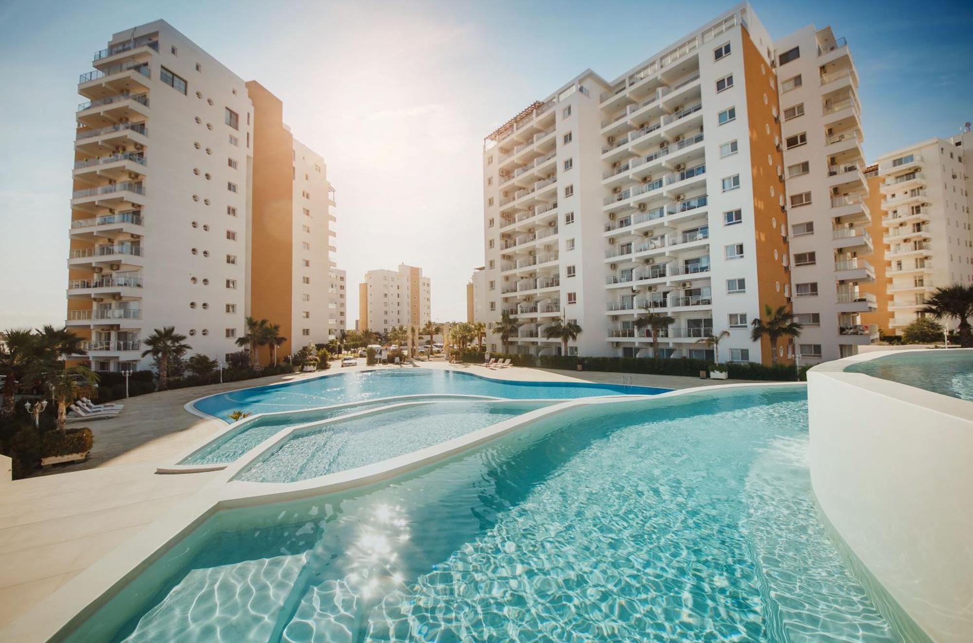 Spartacus In Caesar & Spa, Long Apartment