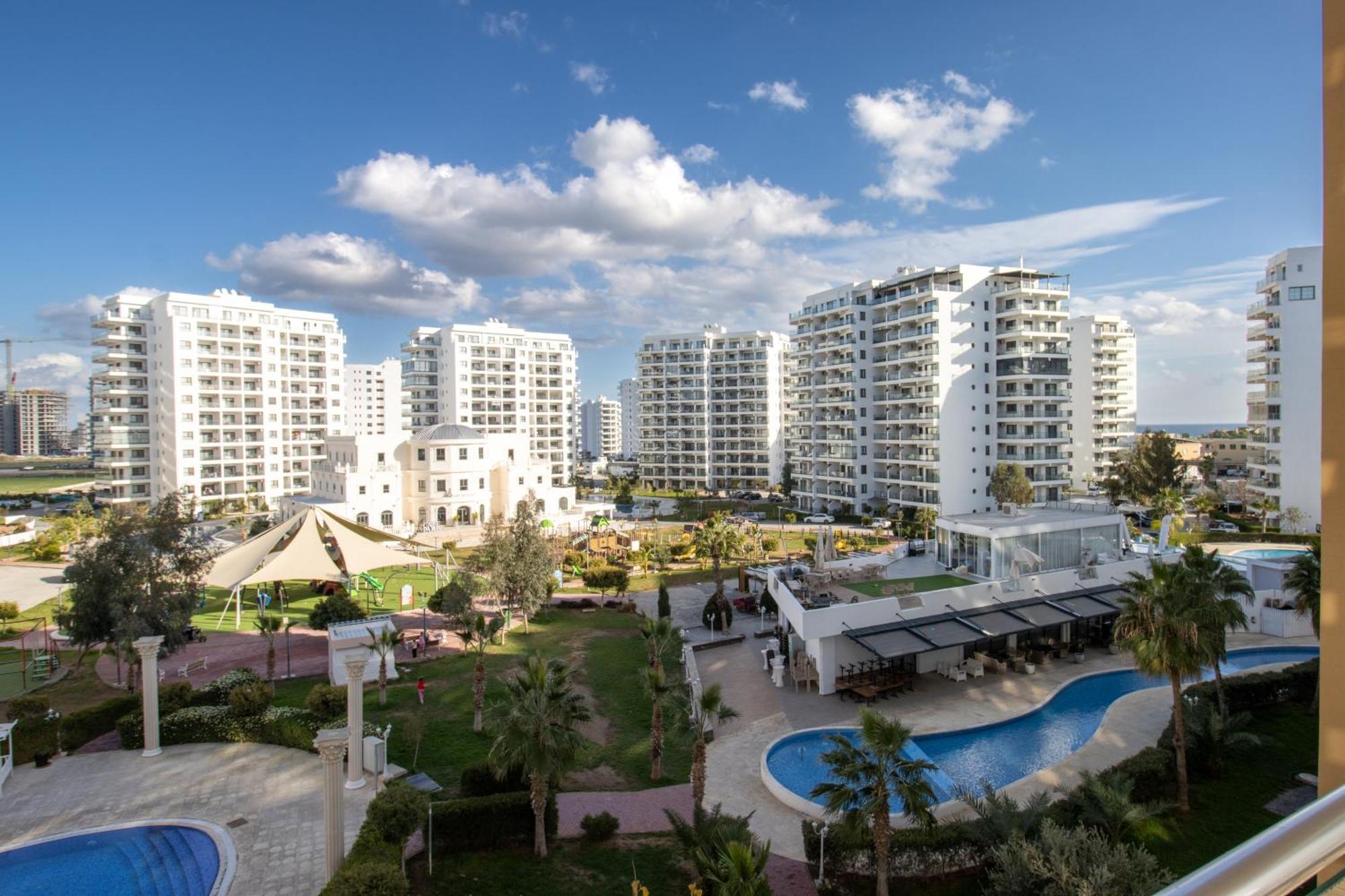 Spartacus In Caesar & Spa, Long Apartment *